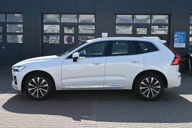 Volvo XC60 view 2