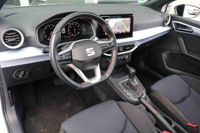 SEAT Ibiza 1.5 TSI FR DSG 150 PK Black Pack Pano Navi Led Cru — photo 3