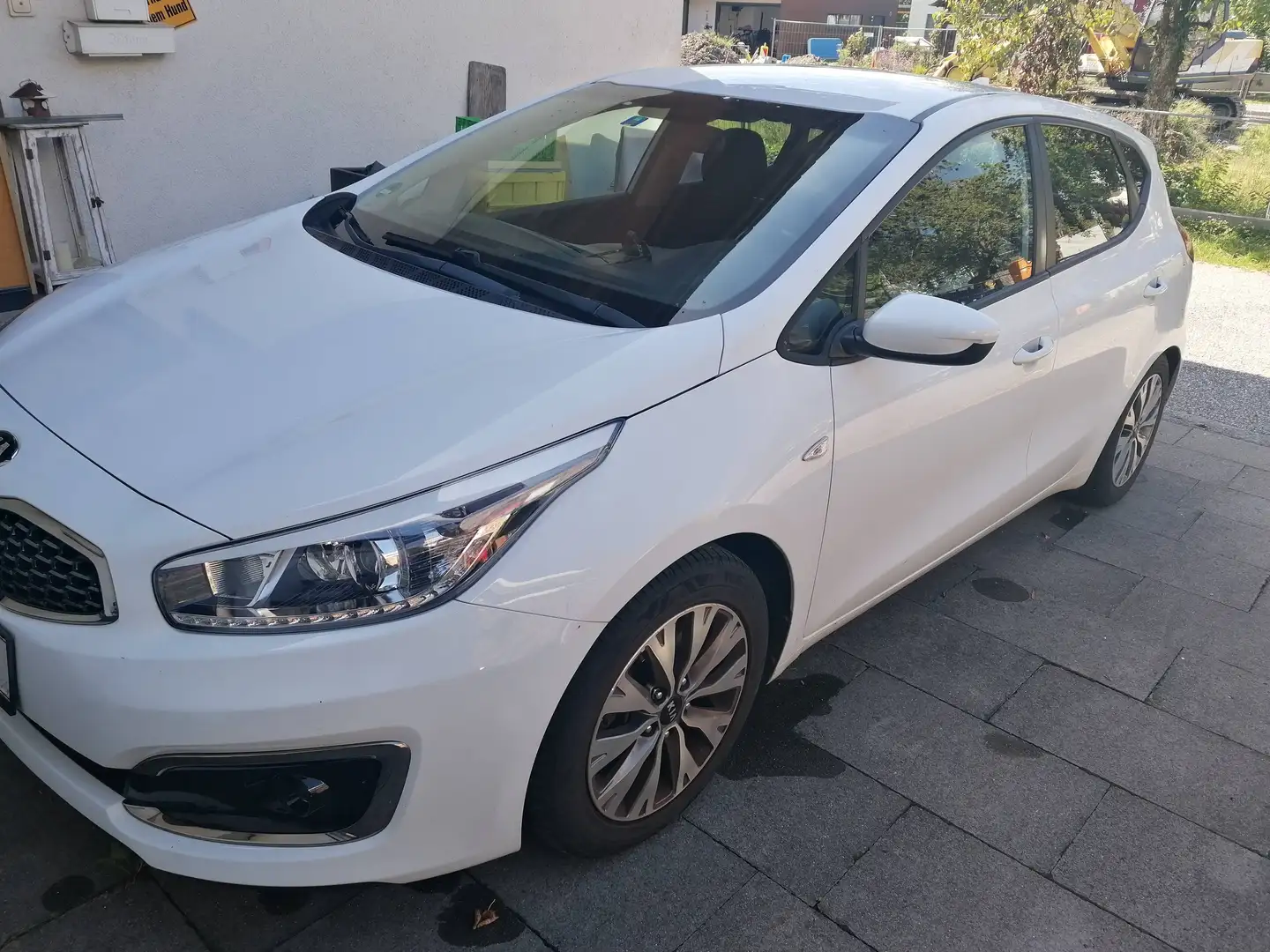 Kia Ceed / cee'd cee'd 1,4 MPI Silber Plus Silber Plus Weiß - 1