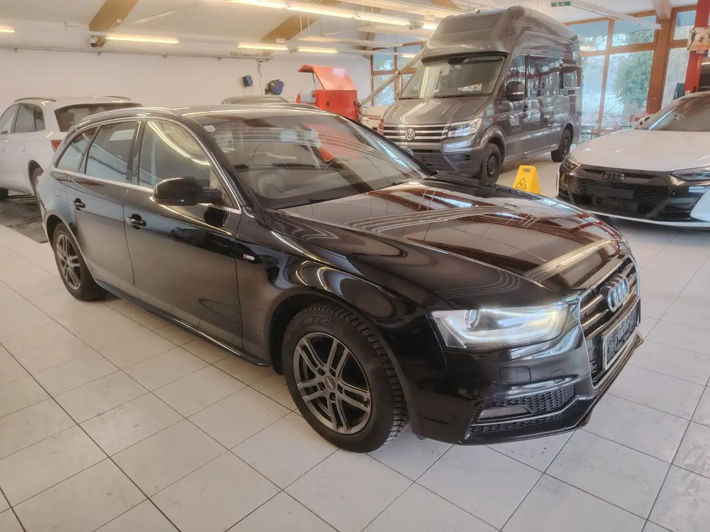 Audi A4 A4 Avant 2,0 TDI Intense Intense Schwarz - 1