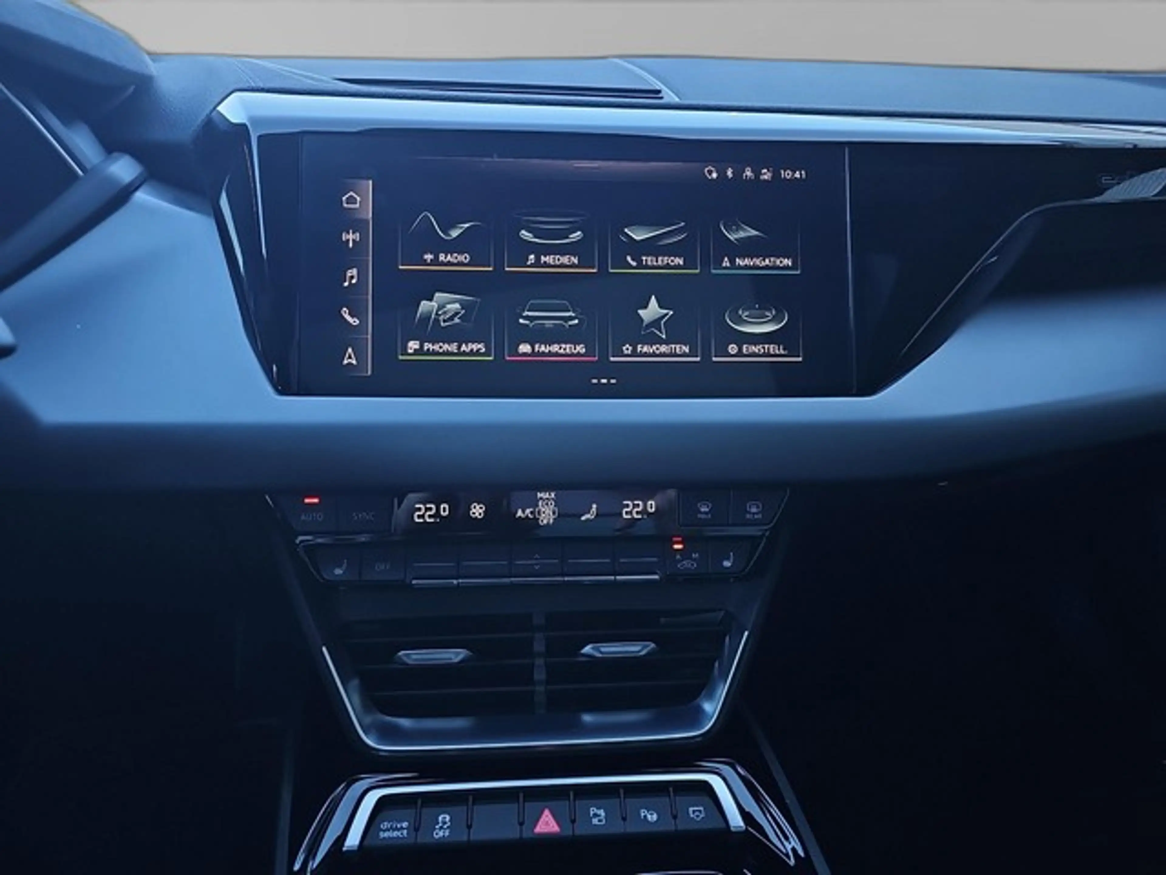 Audi e-tron GT quattro B&O Pano HUD — photo 10