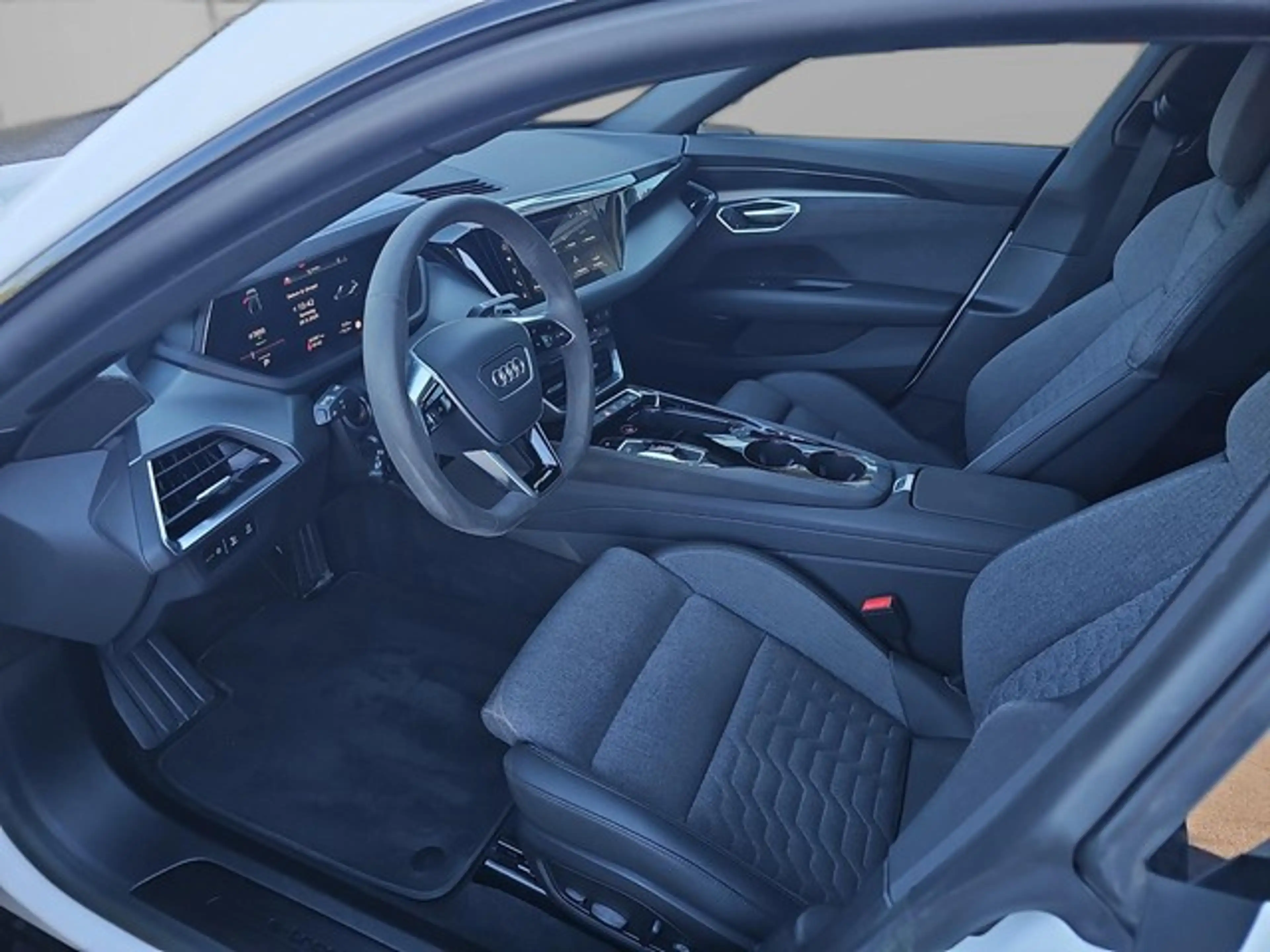 Audi e-tron GT quattro B&O Pano HUD — photo 7