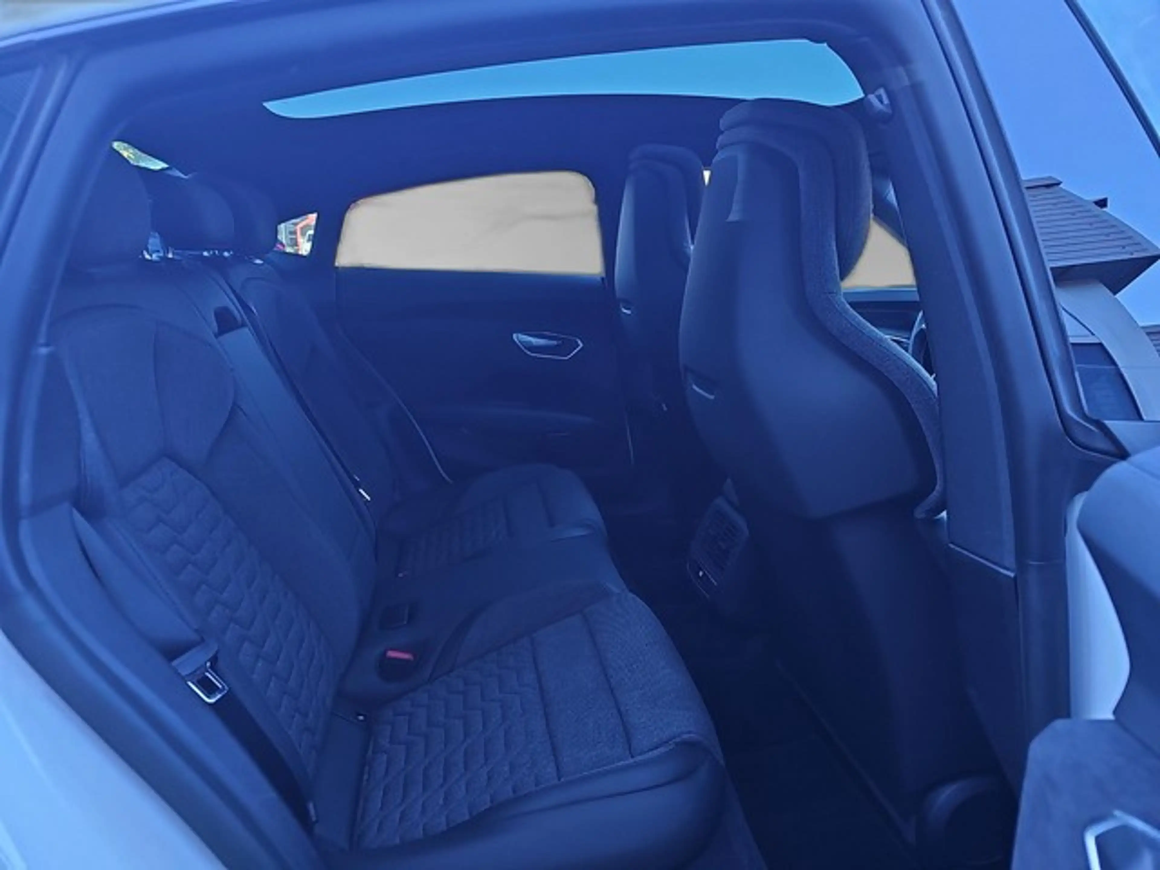 Audi e-tron GT quattro B&O Pano HUD — photo 11