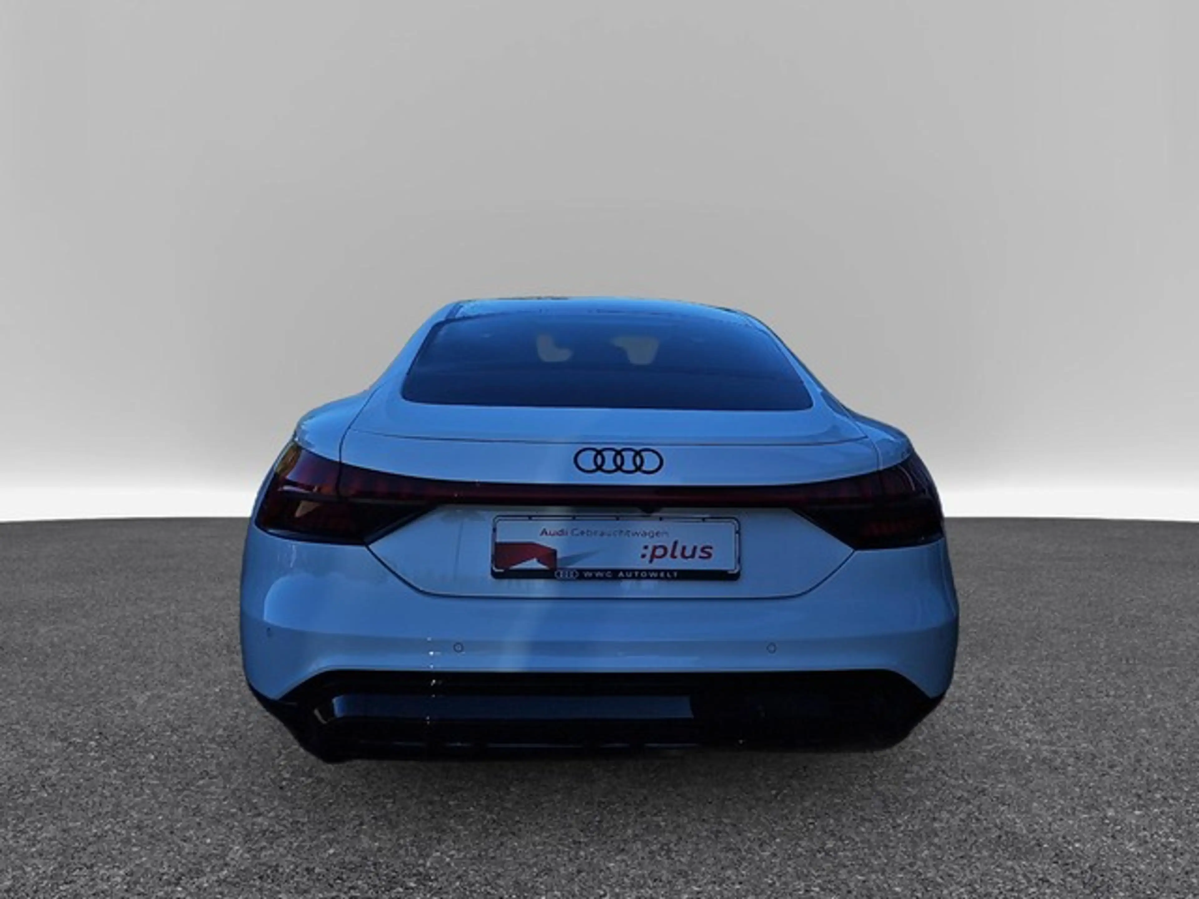 Audi e-tron GT quattro B&O Pano HUD — photo 4