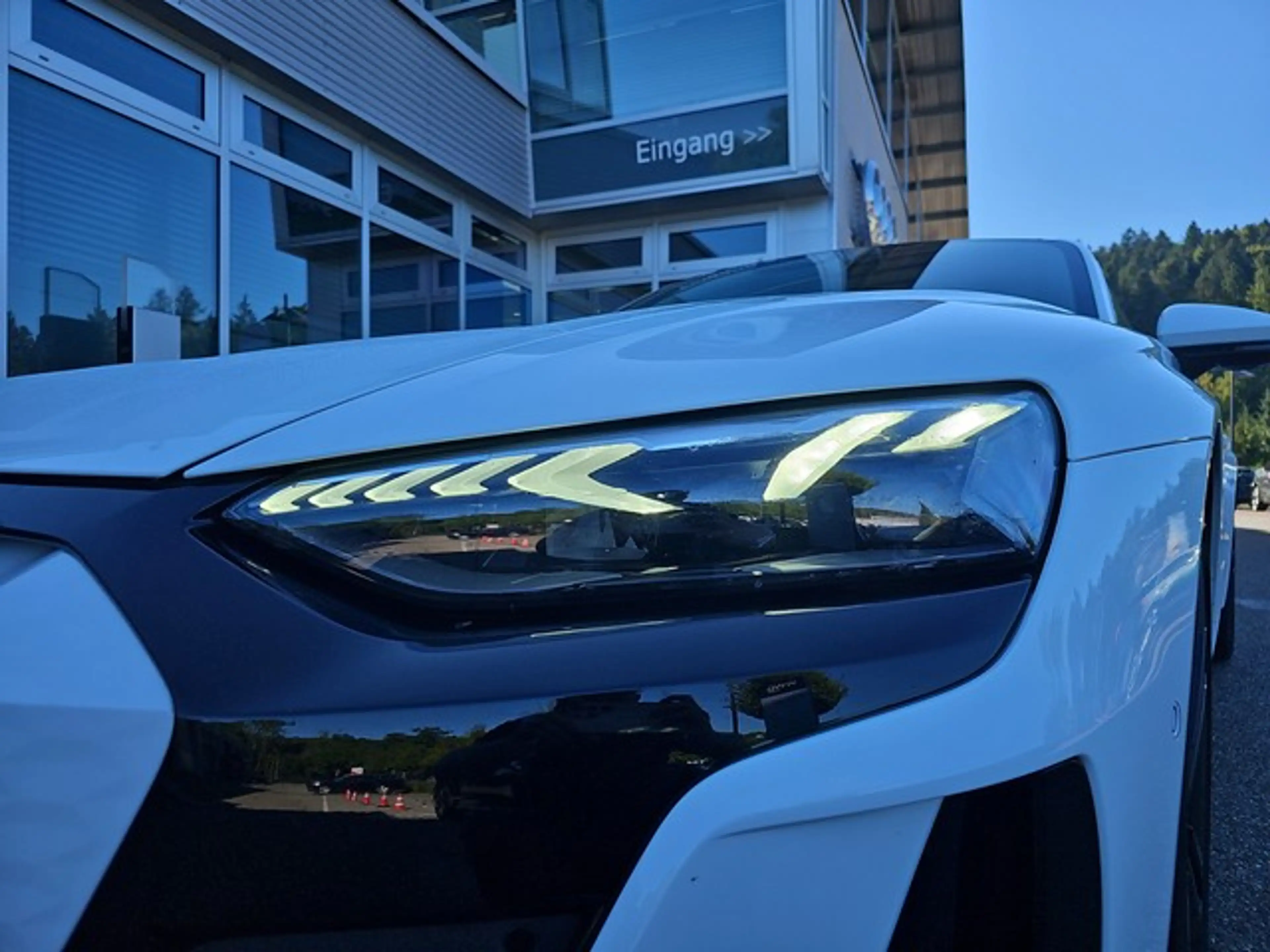 Audi e-tron GT quattro B&O Pano HUD — photo 13