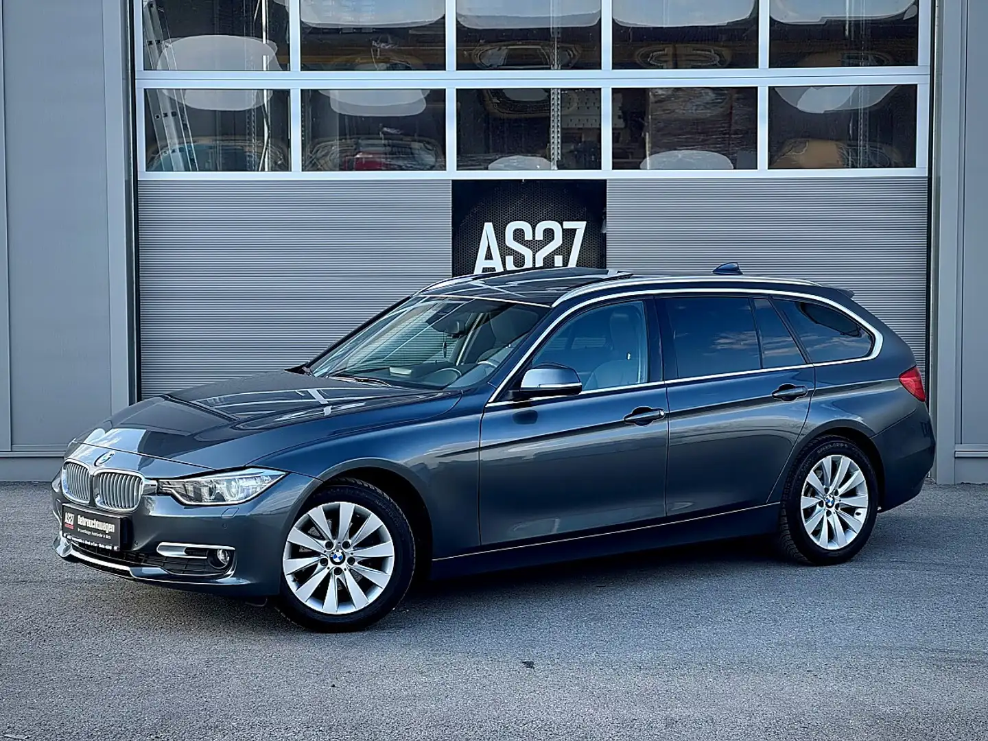 BMW 320 d xDrive Touring Aut. Modern Line Grau - 1