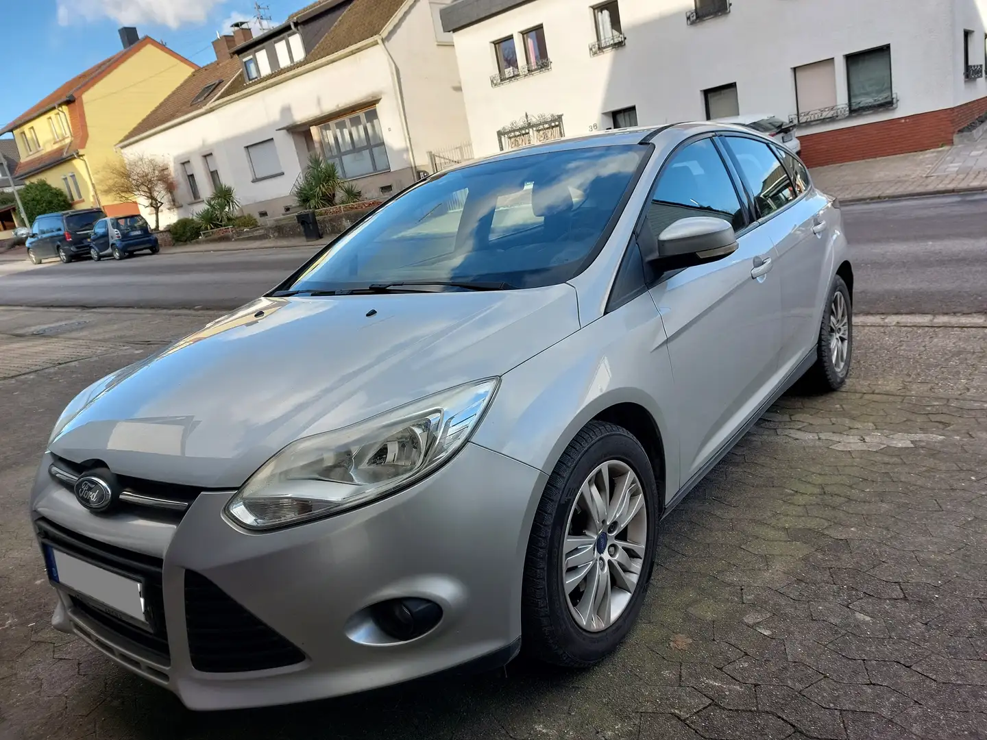 Ford Focus Focus Fließheck 1.6 L  .2 Hand  Alufelgen Grau - 1
