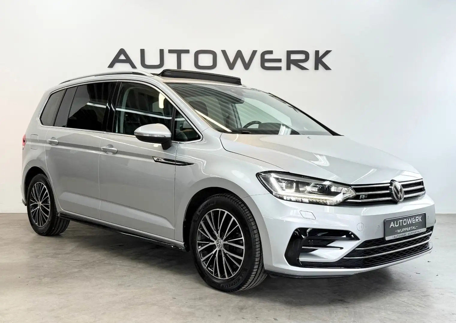 Volkswagen Touran Highline*R-LINE*7-SITZER*PANO*KAMERA* Silber - 1