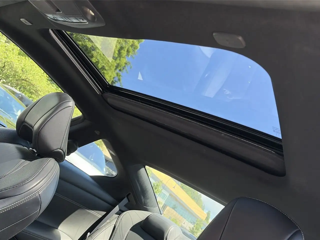 Infiniti Q60 photo Infiniti Q60