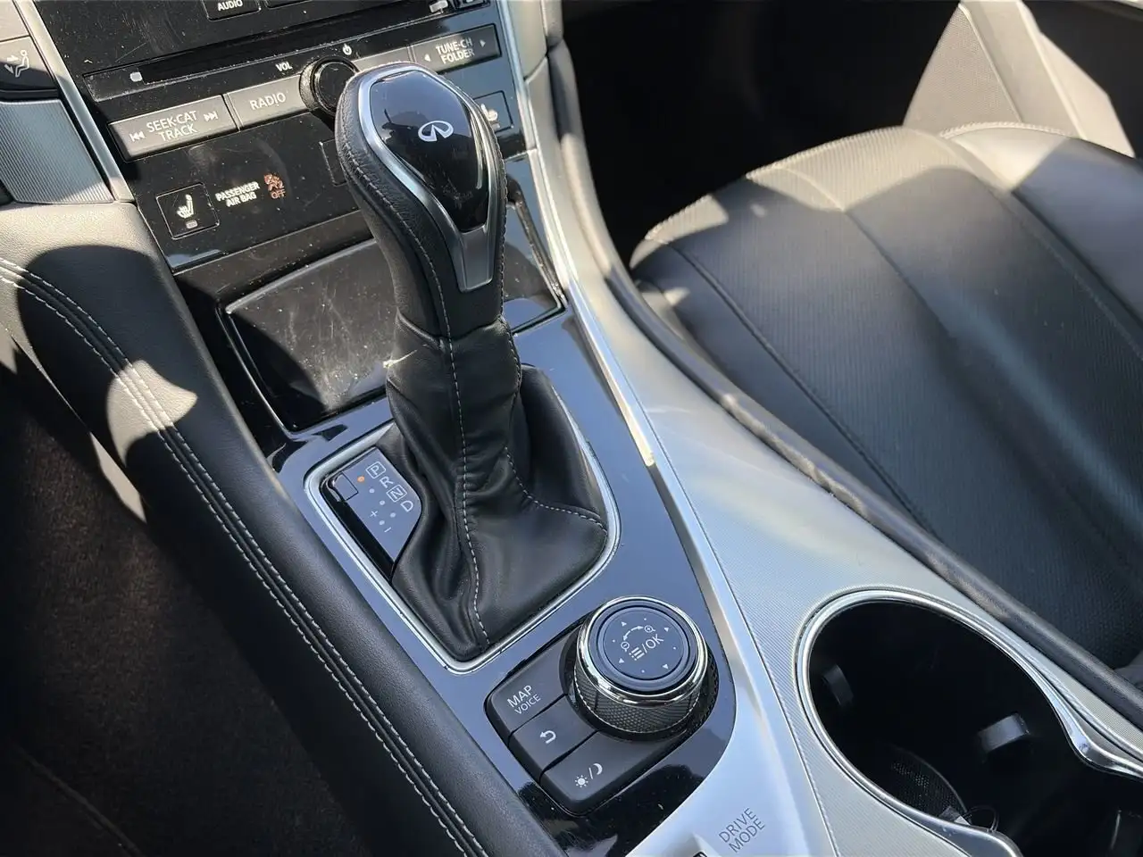 Infiniti Q60 photo Infiniti Q60