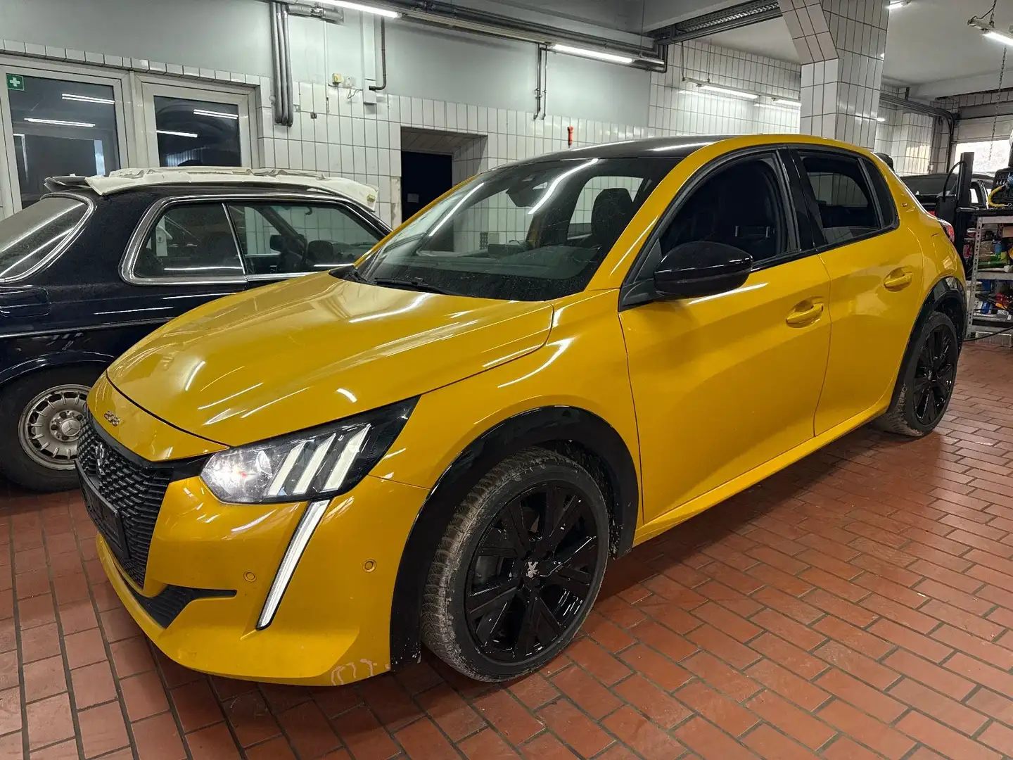 Peugeot 208 GT Pack*LED*ACC*Kamera*Navi*3D-Cockpit*Szh* Gelb - 1