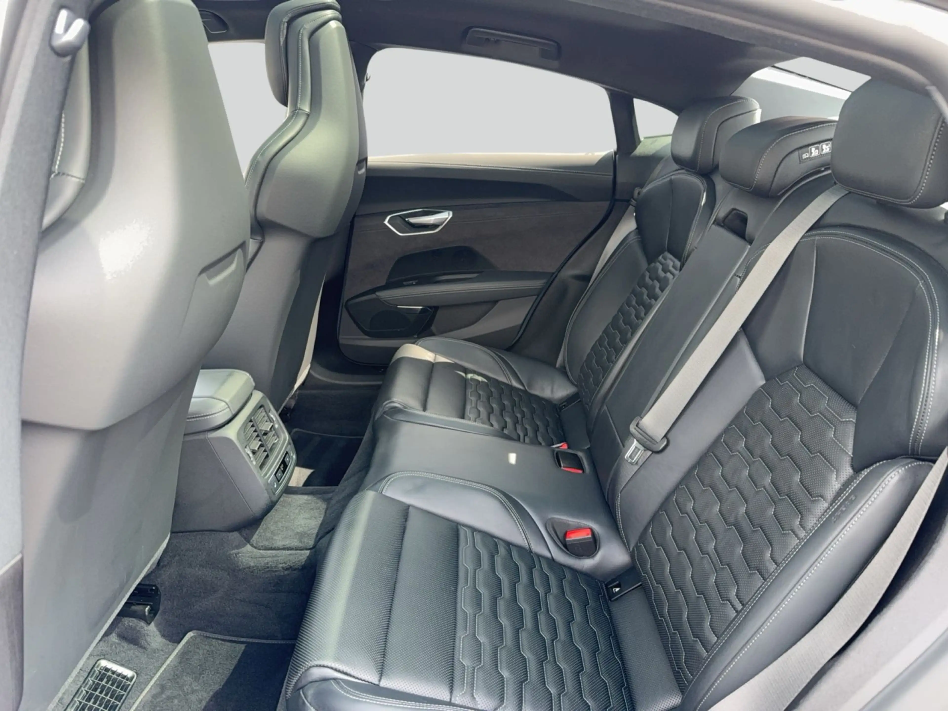 Audi RS e-tron GT quattro MATRIX HUD ALLRADL KAM — photo 13