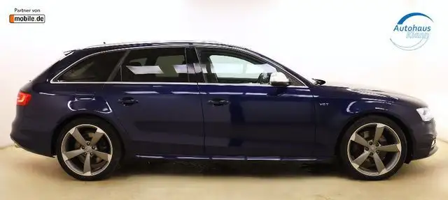 Audi S4 view 5