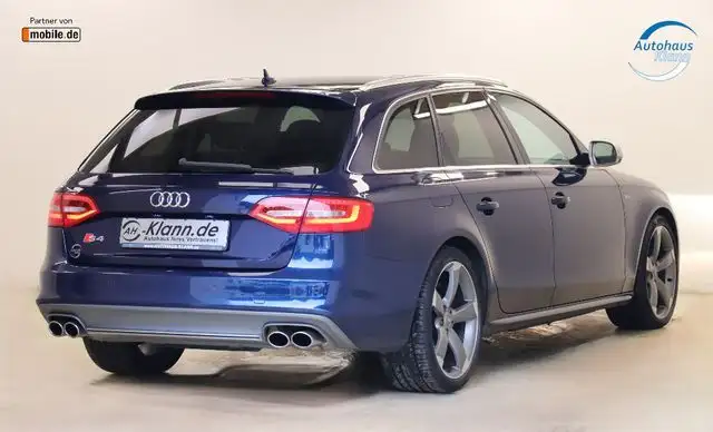 Audi S4 view 8