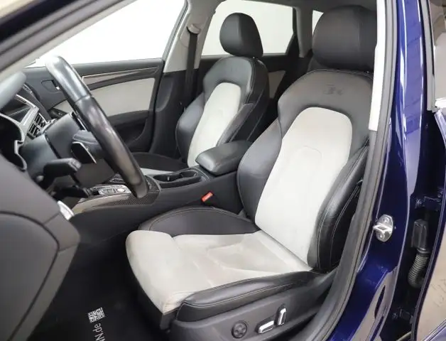 Audi S4 view 9