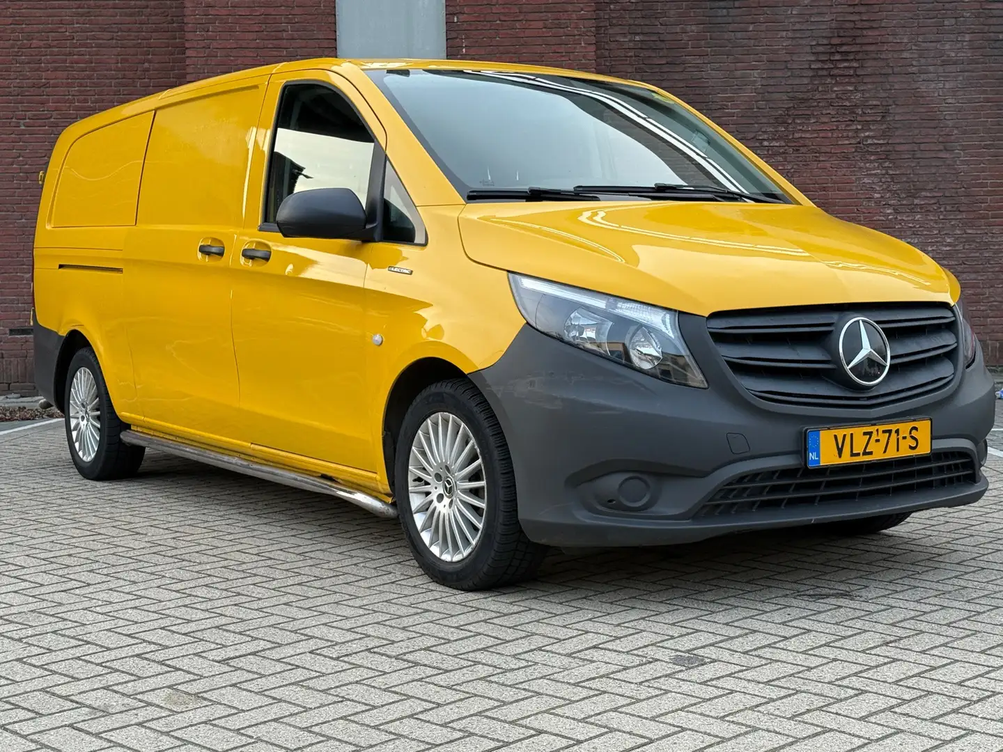 Mercedes-Benz Vito EVito Extra Lang 66 kWh|LONG-RANGE|AUTOMAAT|NAVI|2 Geel - 1