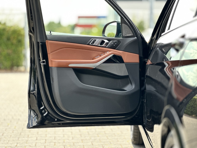 BMW X7 xDrive40d M Sport Pro Gestiksteuerung DAB — photo 9