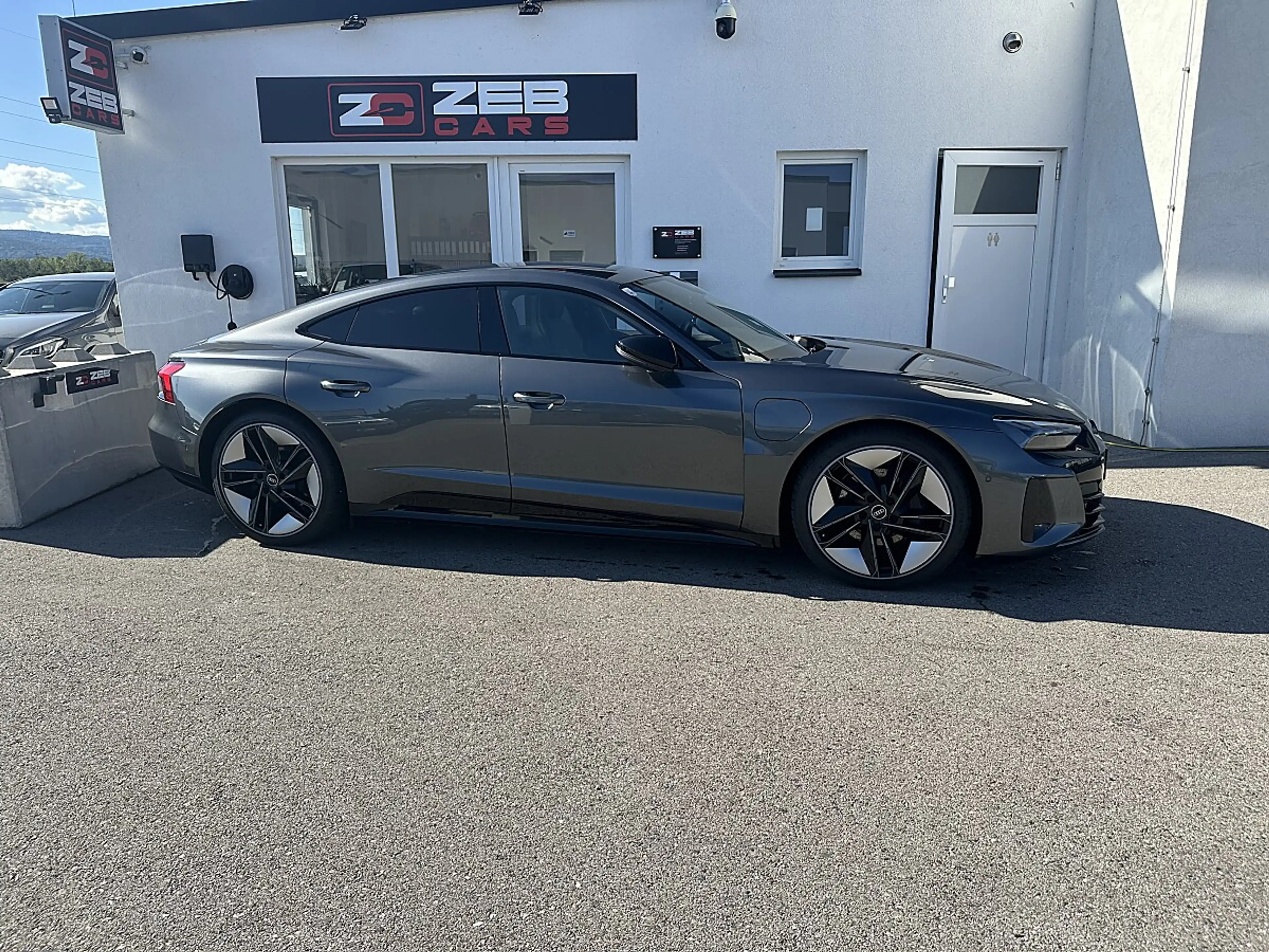 Audi e-tron GT quattro — photo 2