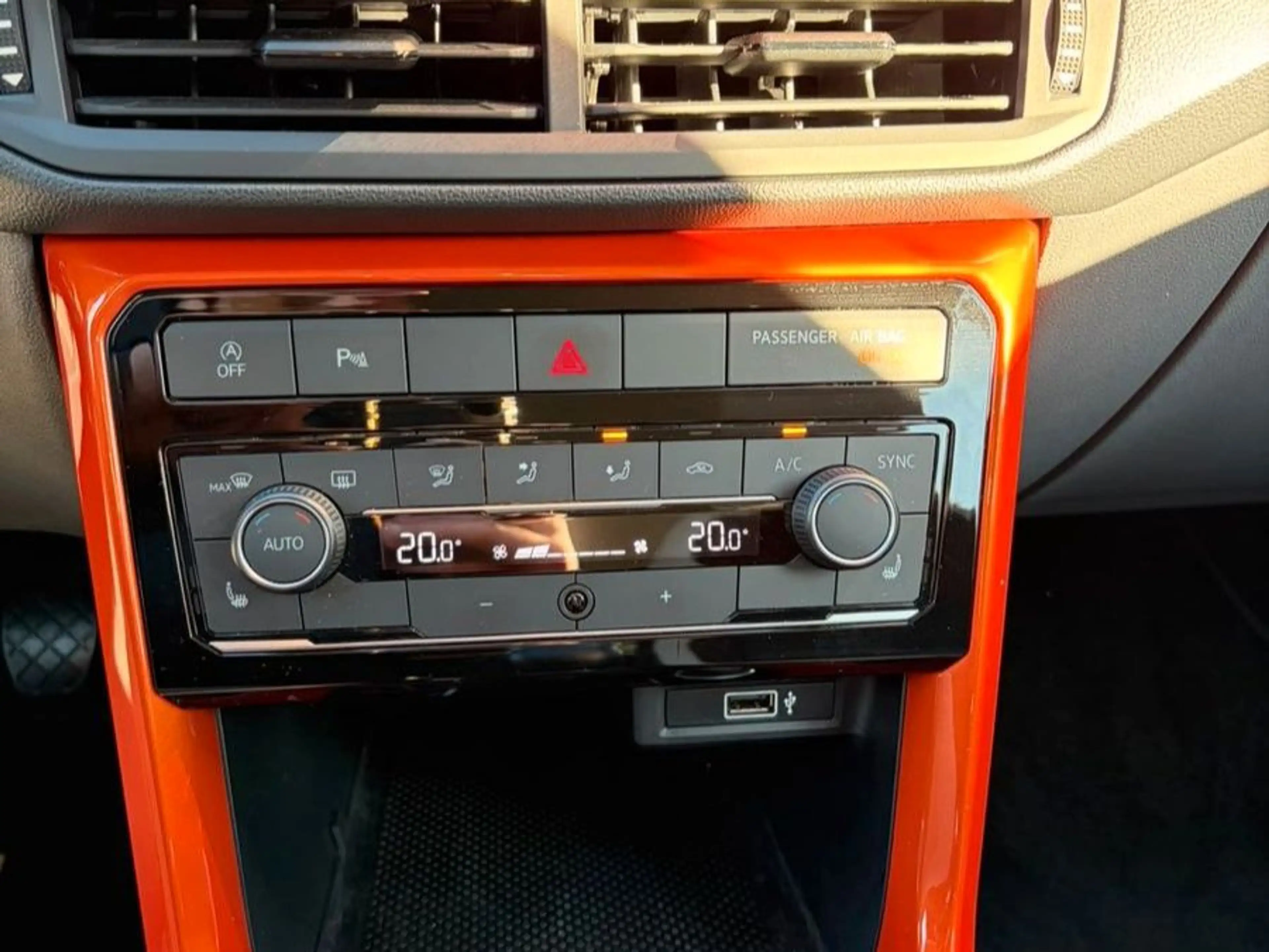 Volkswagen T-Cross Life +NAV+KAM+SHZ — photo 14