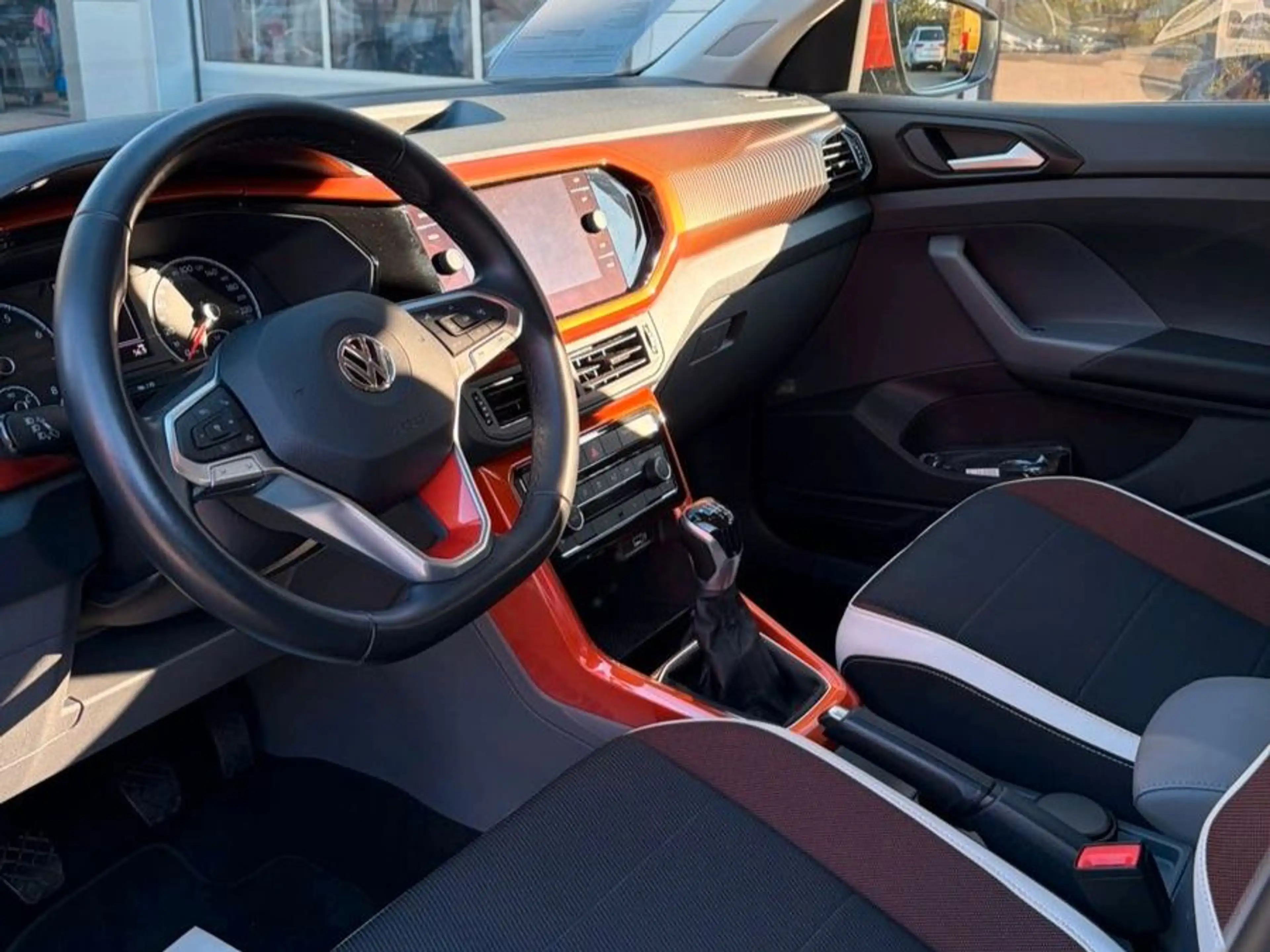 Volkswagen T-Cross Life +NAV+KAM+SHZ — photo 9