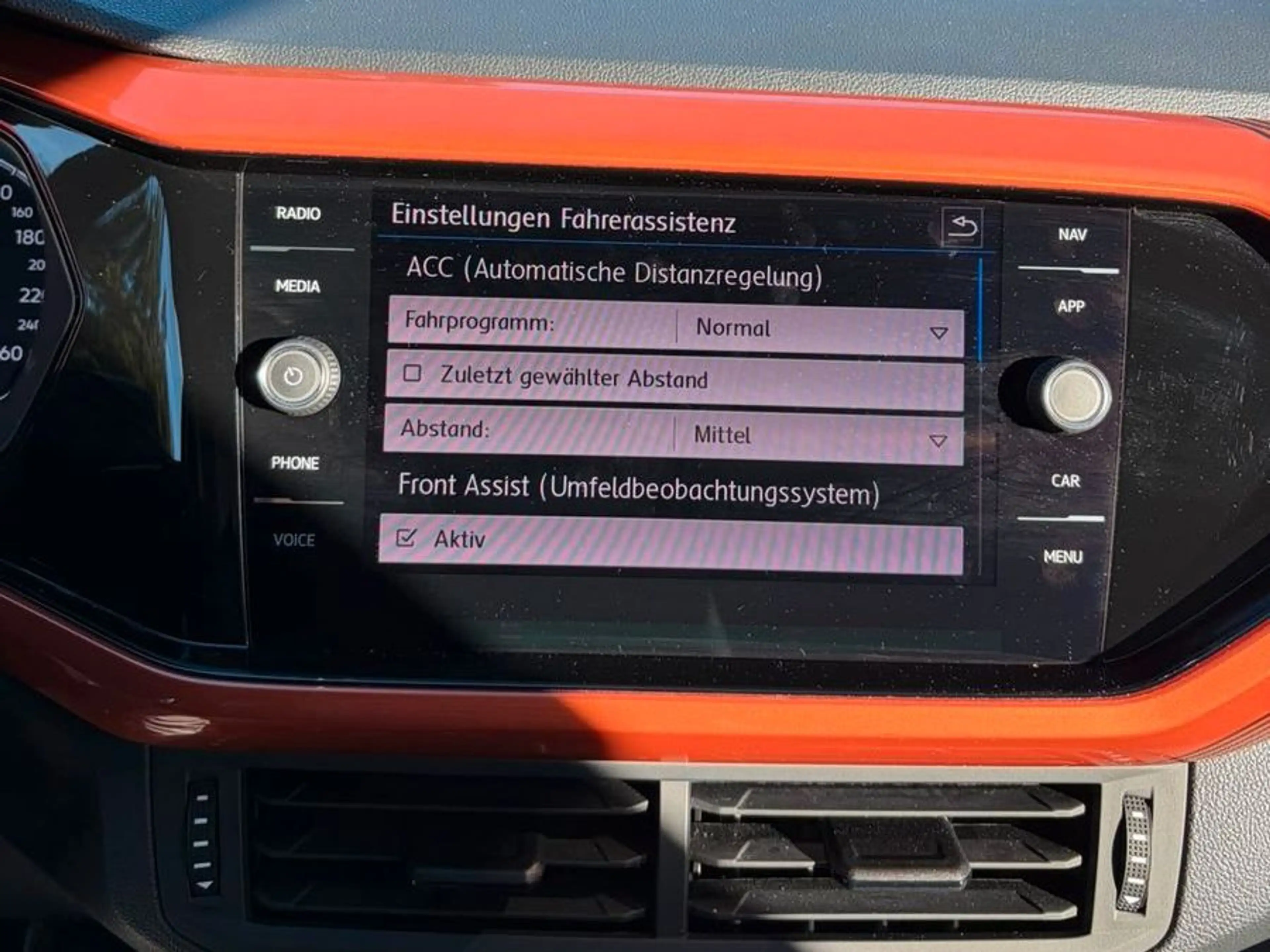 Volkswagen T-Cross Life +NAV+KAM+SHZ — photo 18
