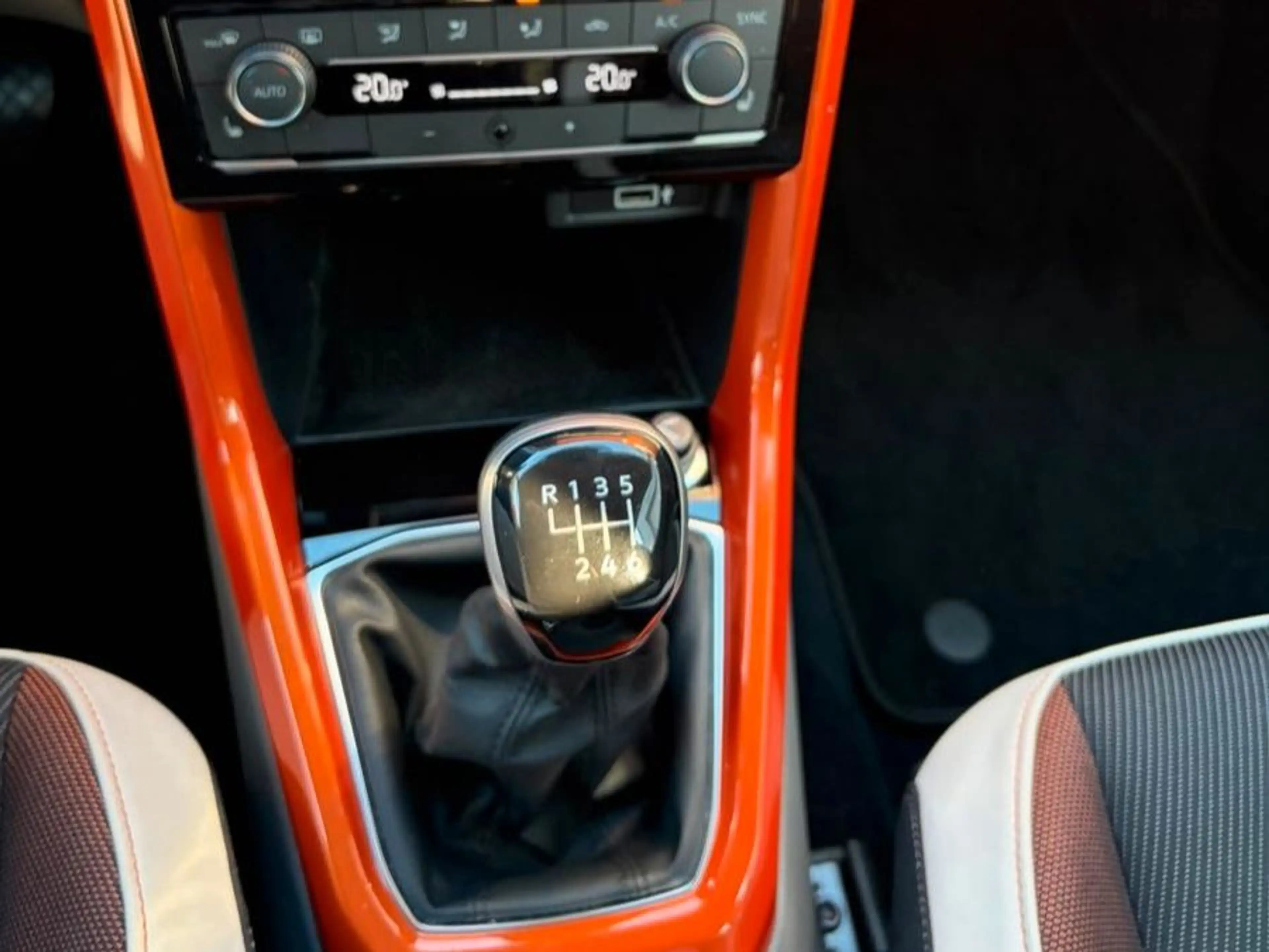 Volkswagen T-Cross Life +NAV+KAM+SHZ — photo 13