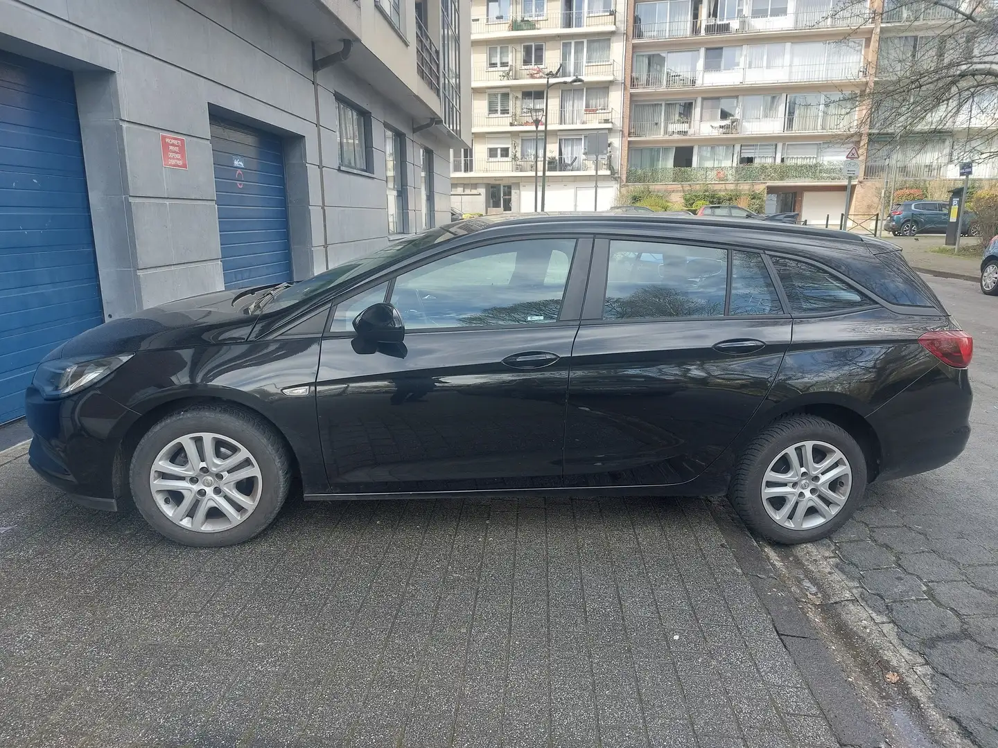 Opel Astra 1.0 essence Zwart - 1