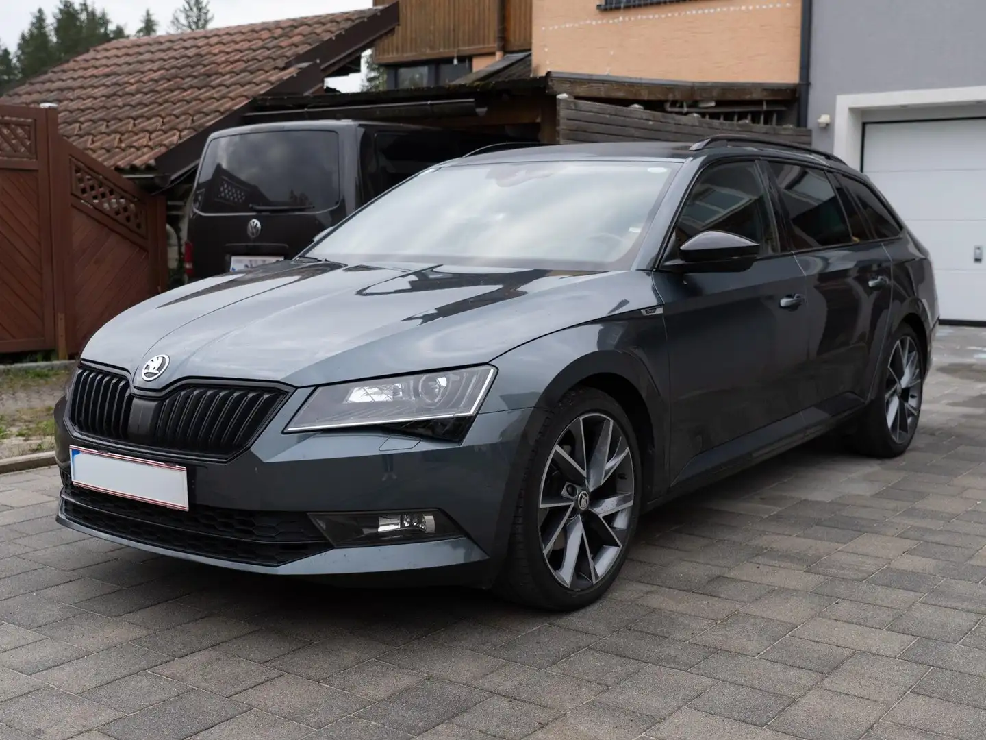 Skoda Superb Superb Kombi 2,0 TDI Sportline DSG Sportline Grau - 1