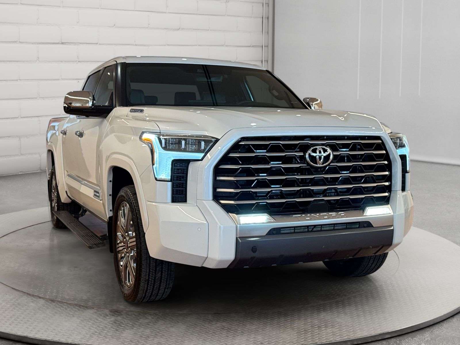2026 Toyota Tundra CAPSTONE - SUPER CLEAN, NO ACCIDENTS! — снимка 1