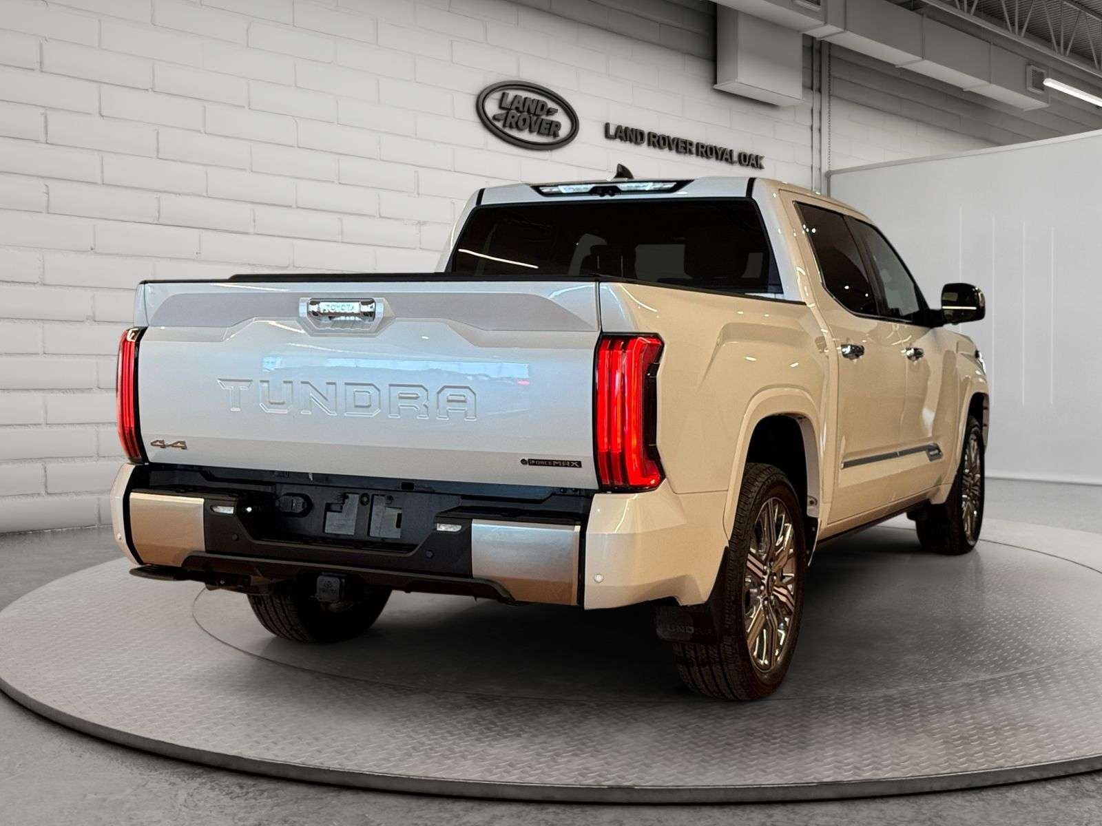 2026 Toyota Tundra CAPSTONE - SUPER CLEAN, NO ACCIDENTS! — снимка 1