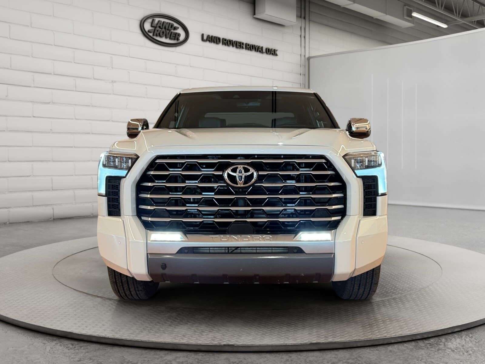 2026 Toyota Tundra CAPSTONE - SUPER CLEAN, NO ACCIDENTS! — снимка 1