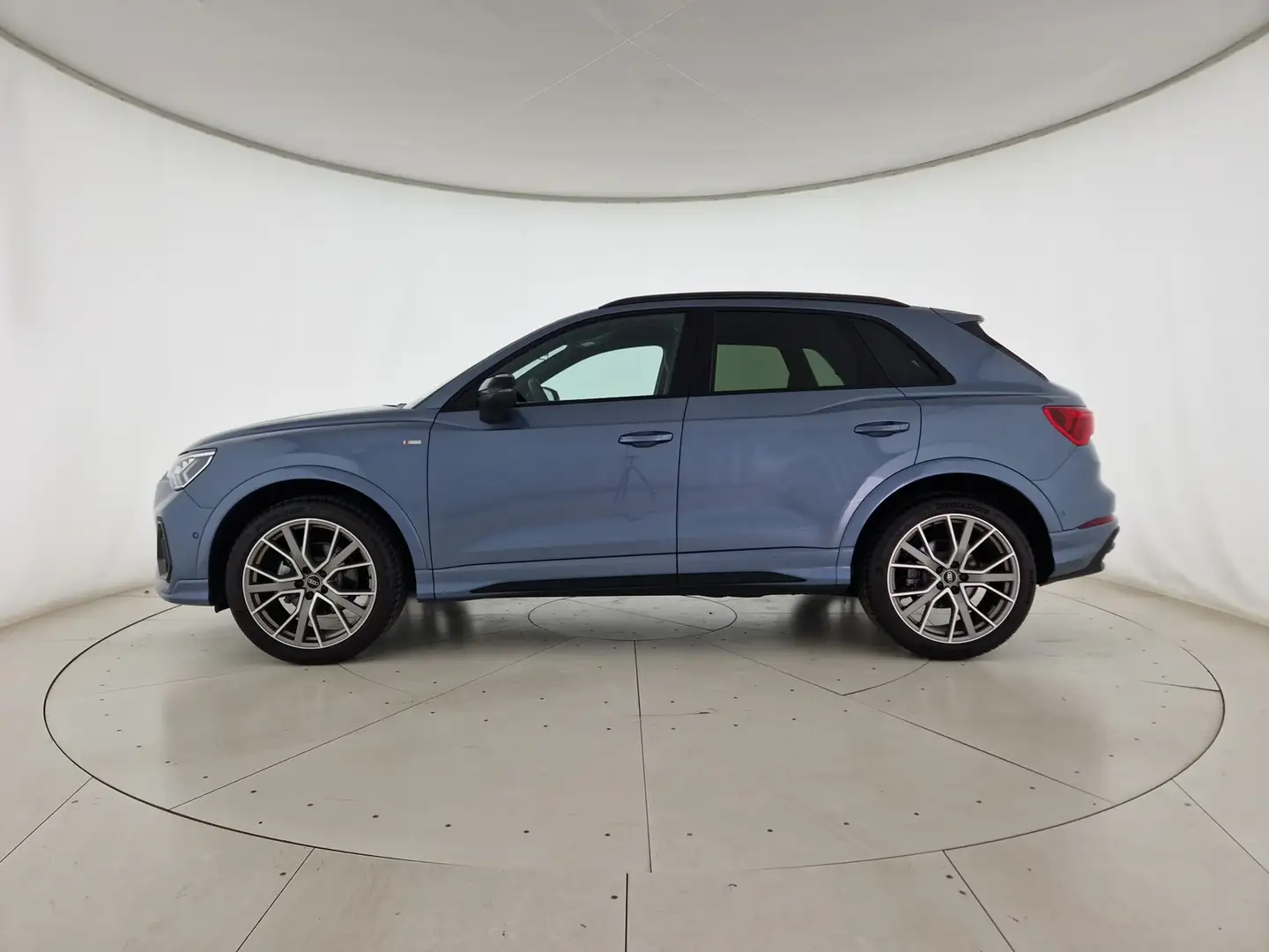 Audi Q3 35 2.0 tdi identity black s-tronic - 2