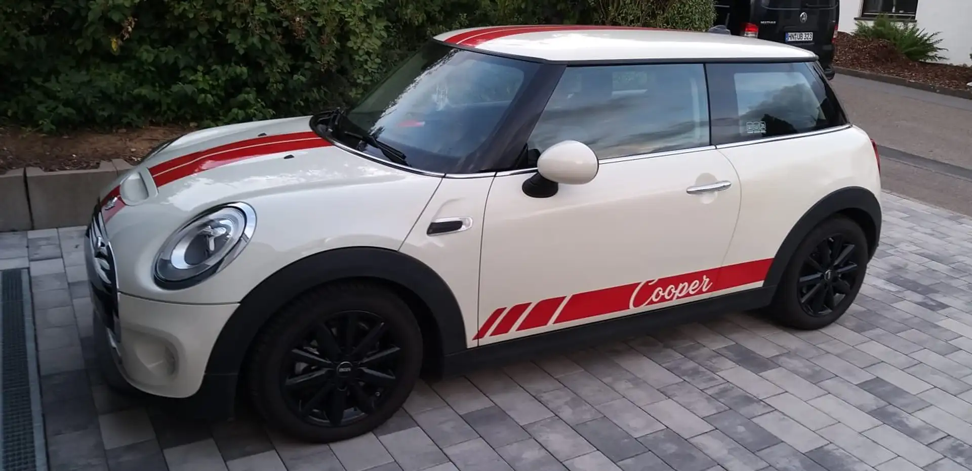 MINI Cooper Cooper Chili Automatik Navi LED Abstandstempomat Weiß - 1