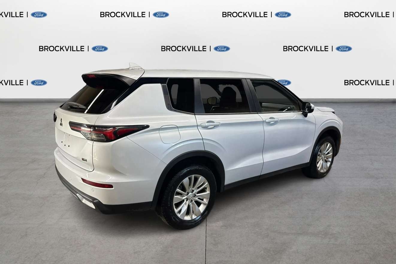 2026 Mitsubishi Outlander ES  - Heated Seats -  Apple CarPlay — снимка 1