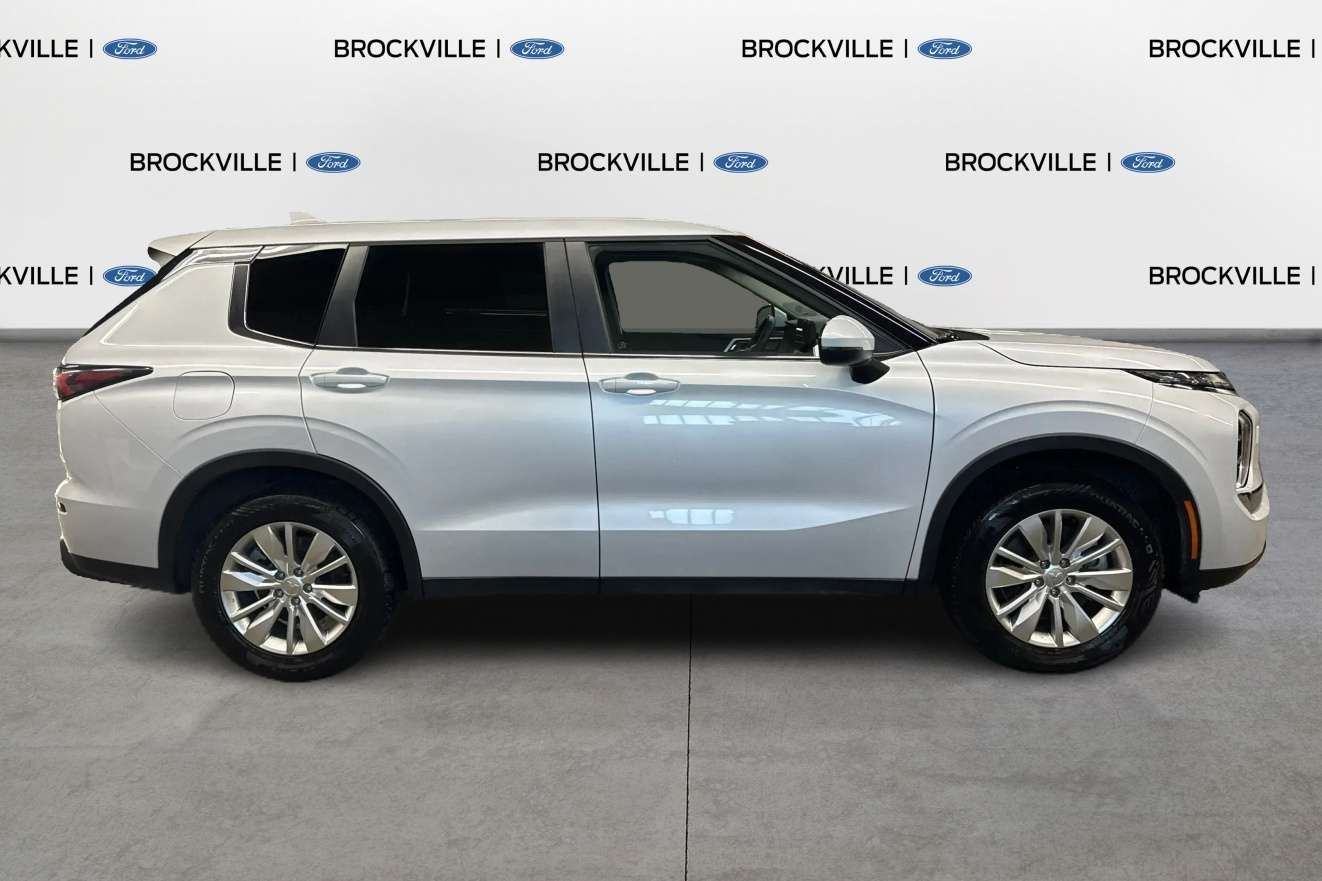 2026 Mitsubishi Outlander ES  - Heated Seats -  Apple CarPlay — снимка 1