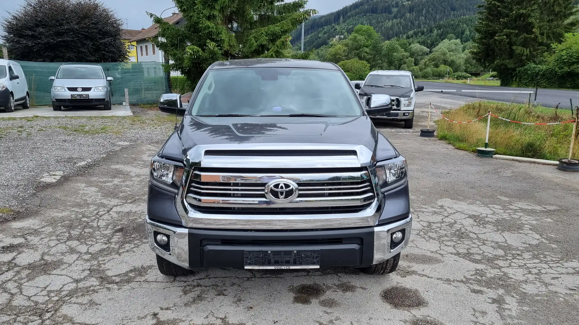 Toyota Tundra 4,6 V8 Сірий - 2