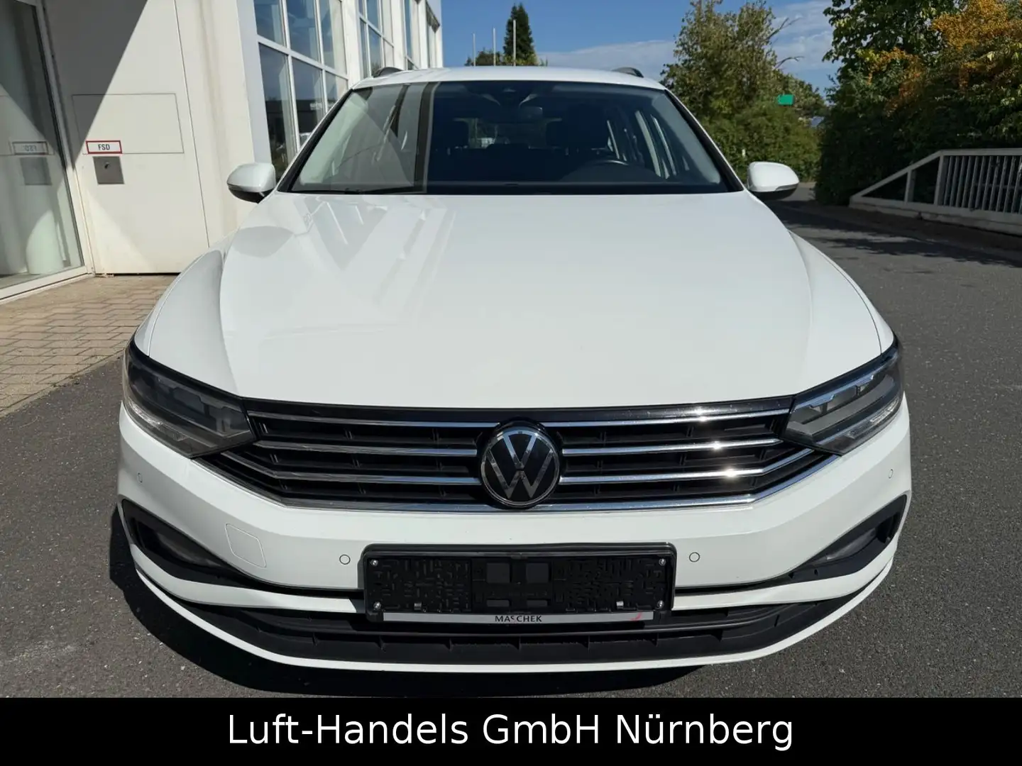 Volkswagen Passat Variant Conceptline Autom Navi ACC AHK Bianco - 2
