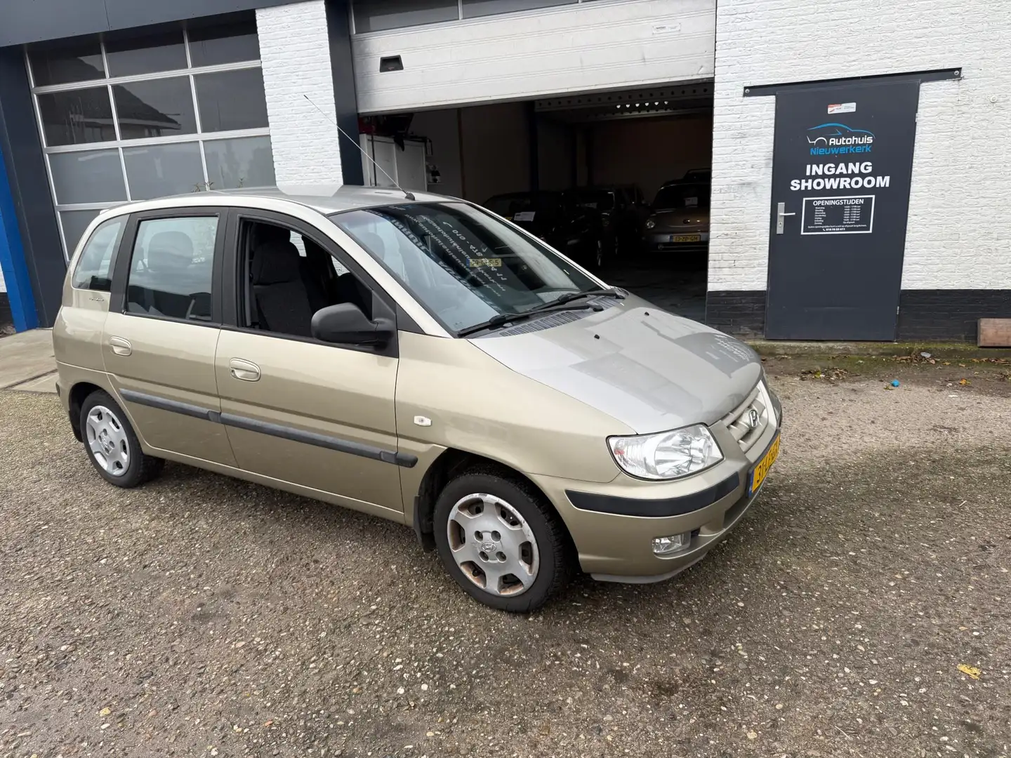 Hyundai Matrix 1.6i GLS- Automaat- met onderhoudshistorie, Airco, Bruin - 2