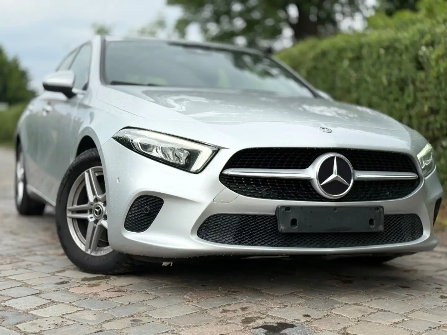 Mercedes-Benz A 200 A -Klasse A 200 d*LED*1ERH*NAVI*AHK* Silver - 1