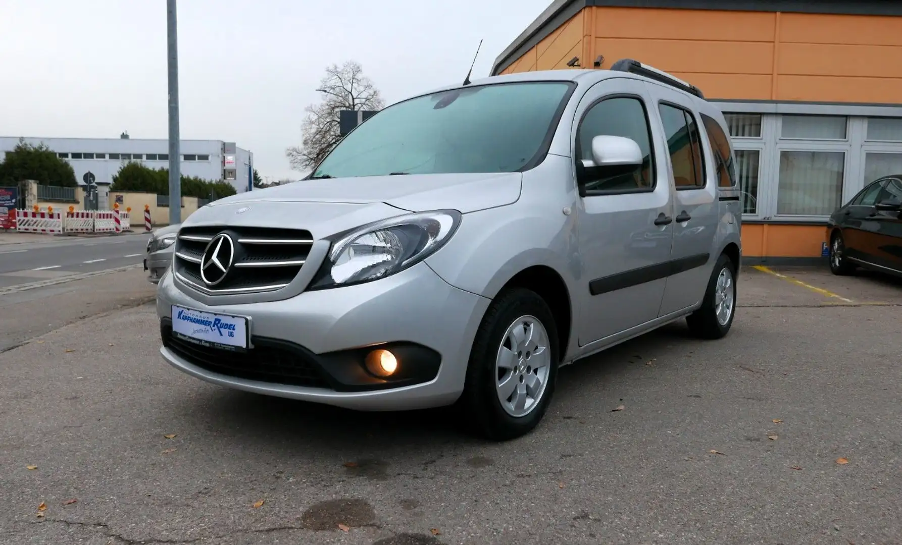 Mercedes-Benz Citan 111 CDI TOURER-Edition/Kamera/AHK Silber - 1