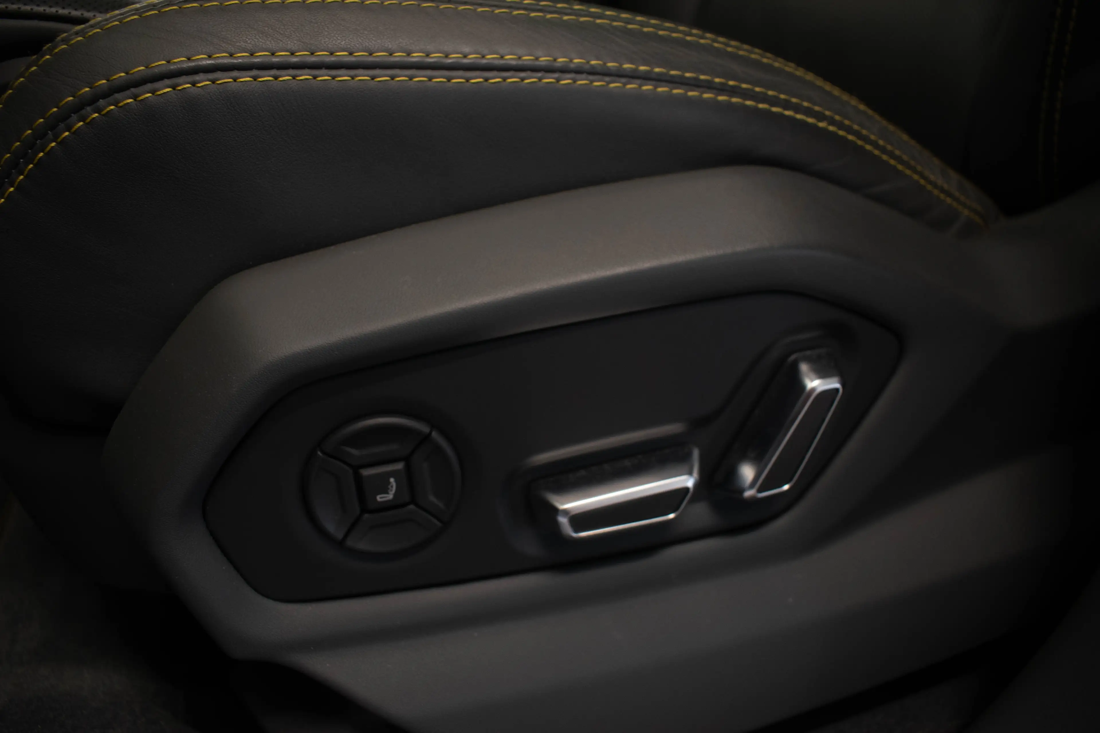 Lamborghini Urus BITURBO V8,LUCHTVER,PANO,360 PARK-ASSIST,MASSAGE — photo 14