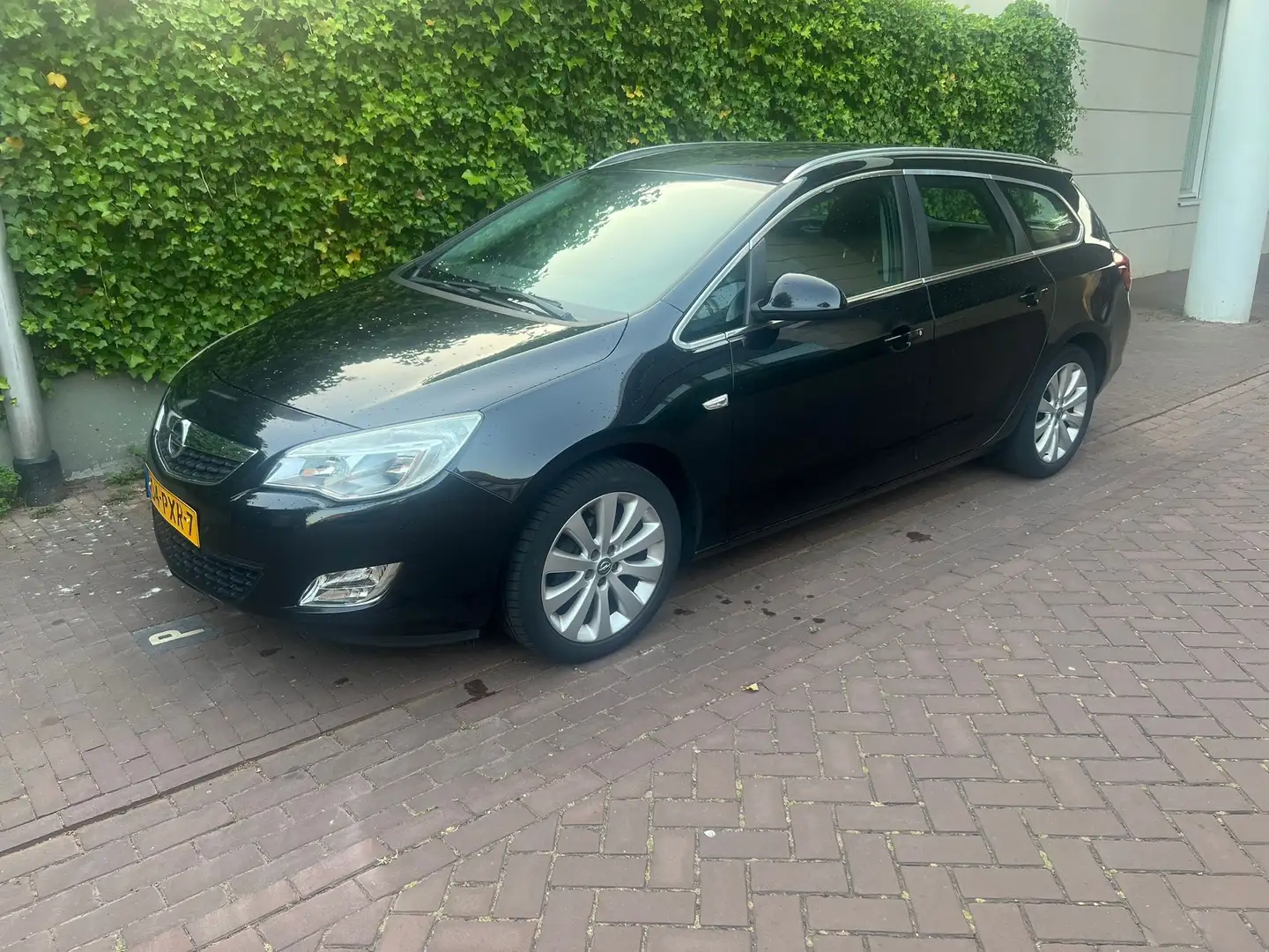 Opel Astra Opel Astra 1.4 74 KW ST 2011 Zwart Zwart - 1