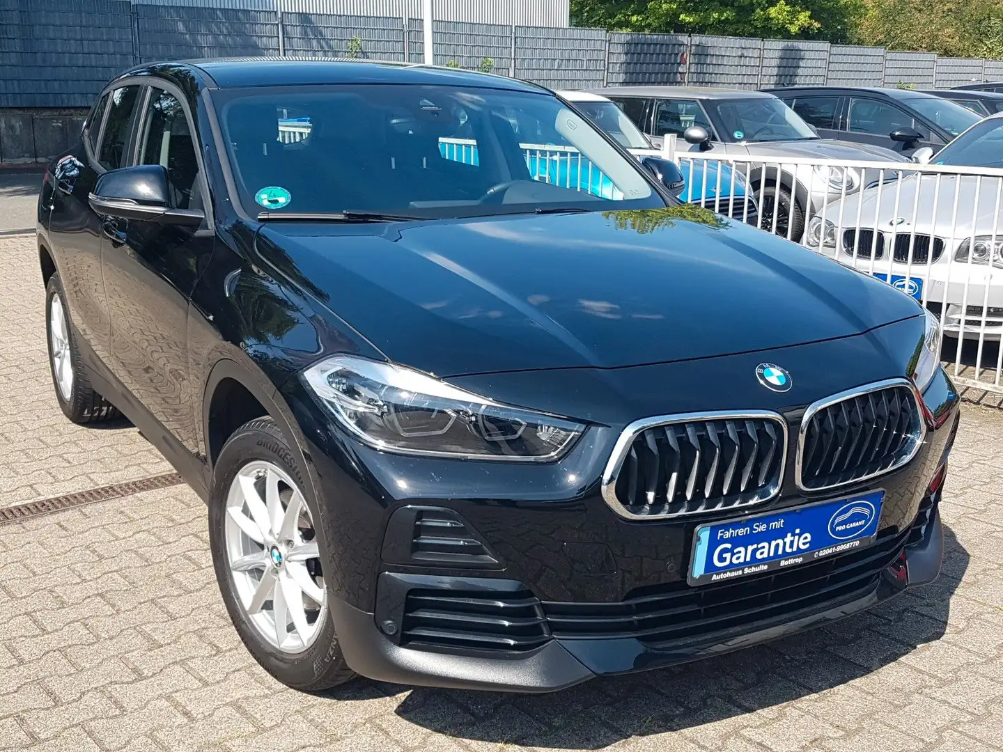 BMW X2 sDrive18i Advantage Navi AHK PDC Sitzheizung Schwarz - 1