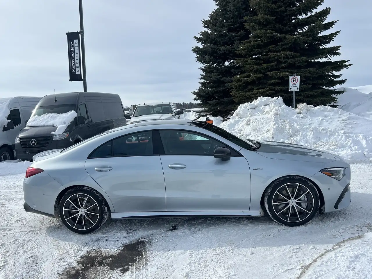Mercedes-Benz CLA снимка Mercedes-Benz CLA