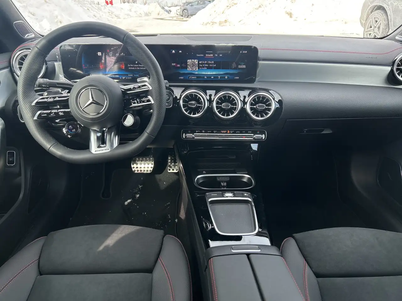 Mercedes-Benz CLA снимка Mercedes-Benz CLA