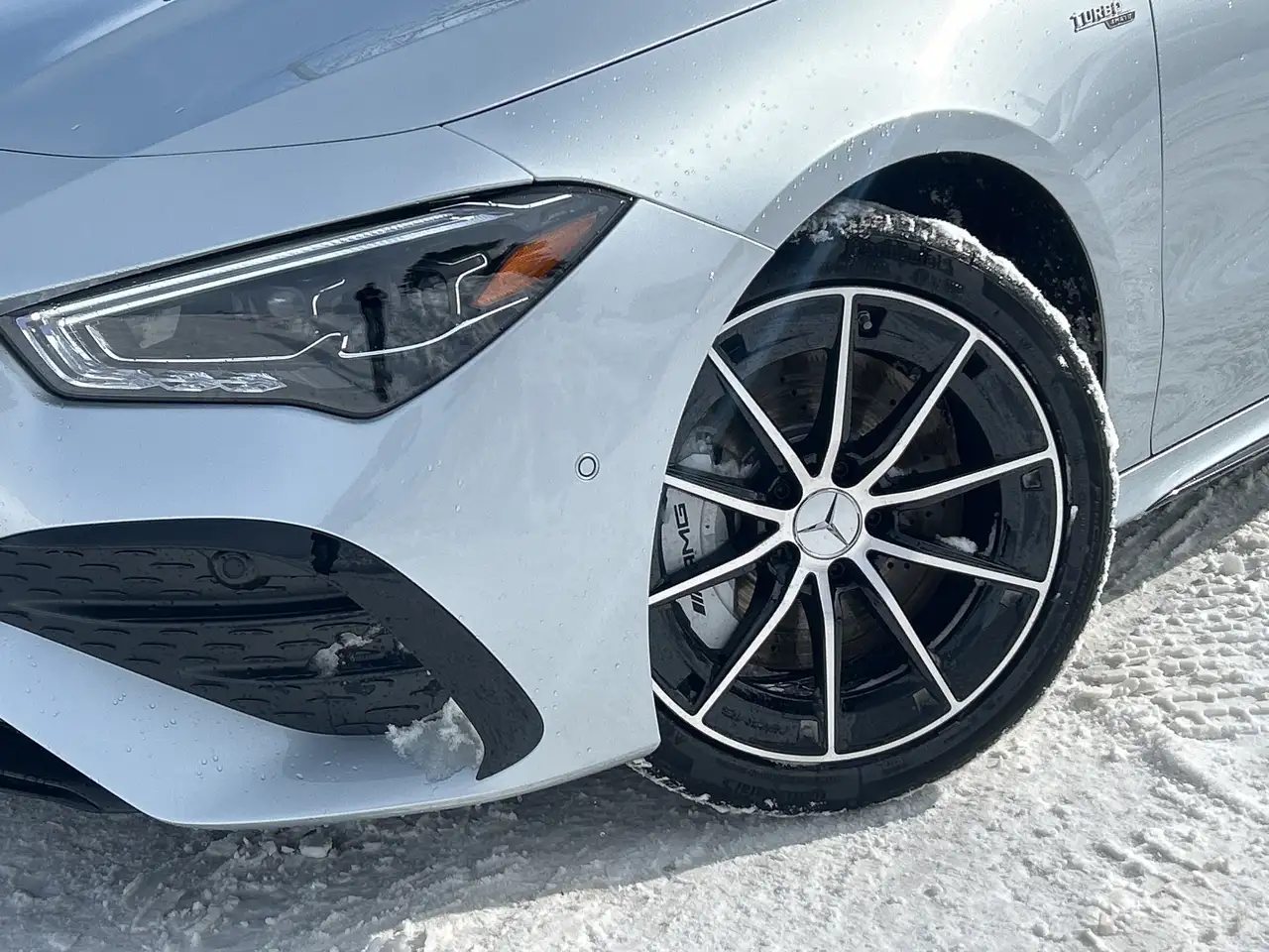 Mercedes-Benz CLA снимка Mercedes-Benz CLA