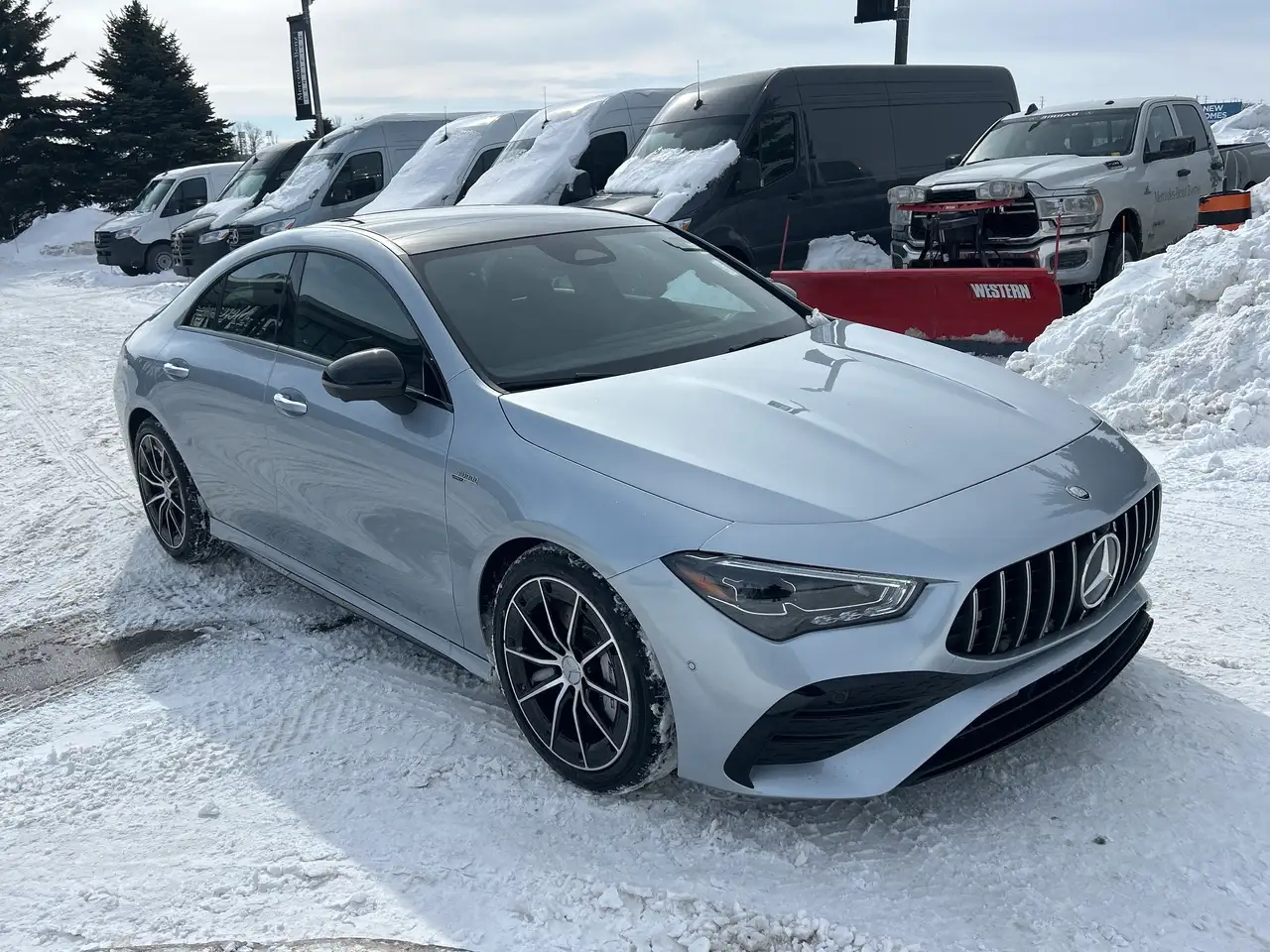 Mercedes-Benz CLA снимка Mercedes-Benz CLA