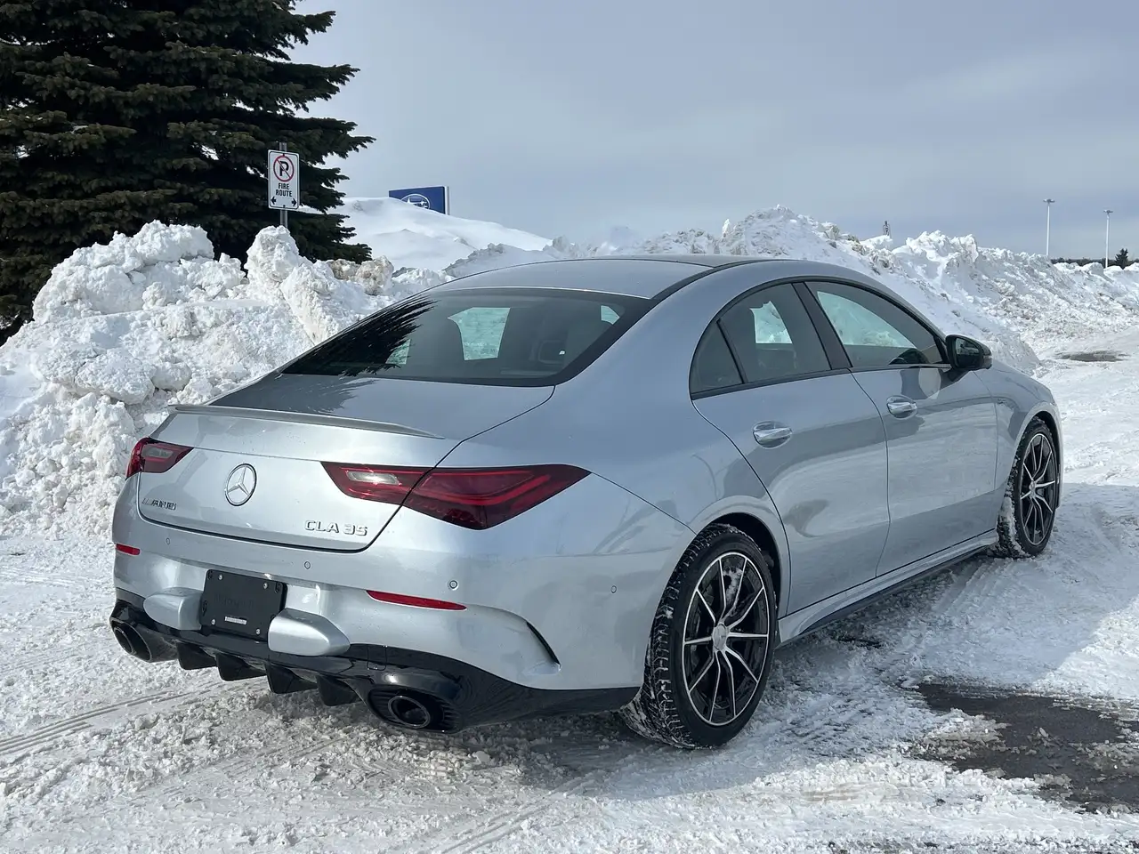 Mercedes-Benz CLA снимка Mercedes-Benz CLA