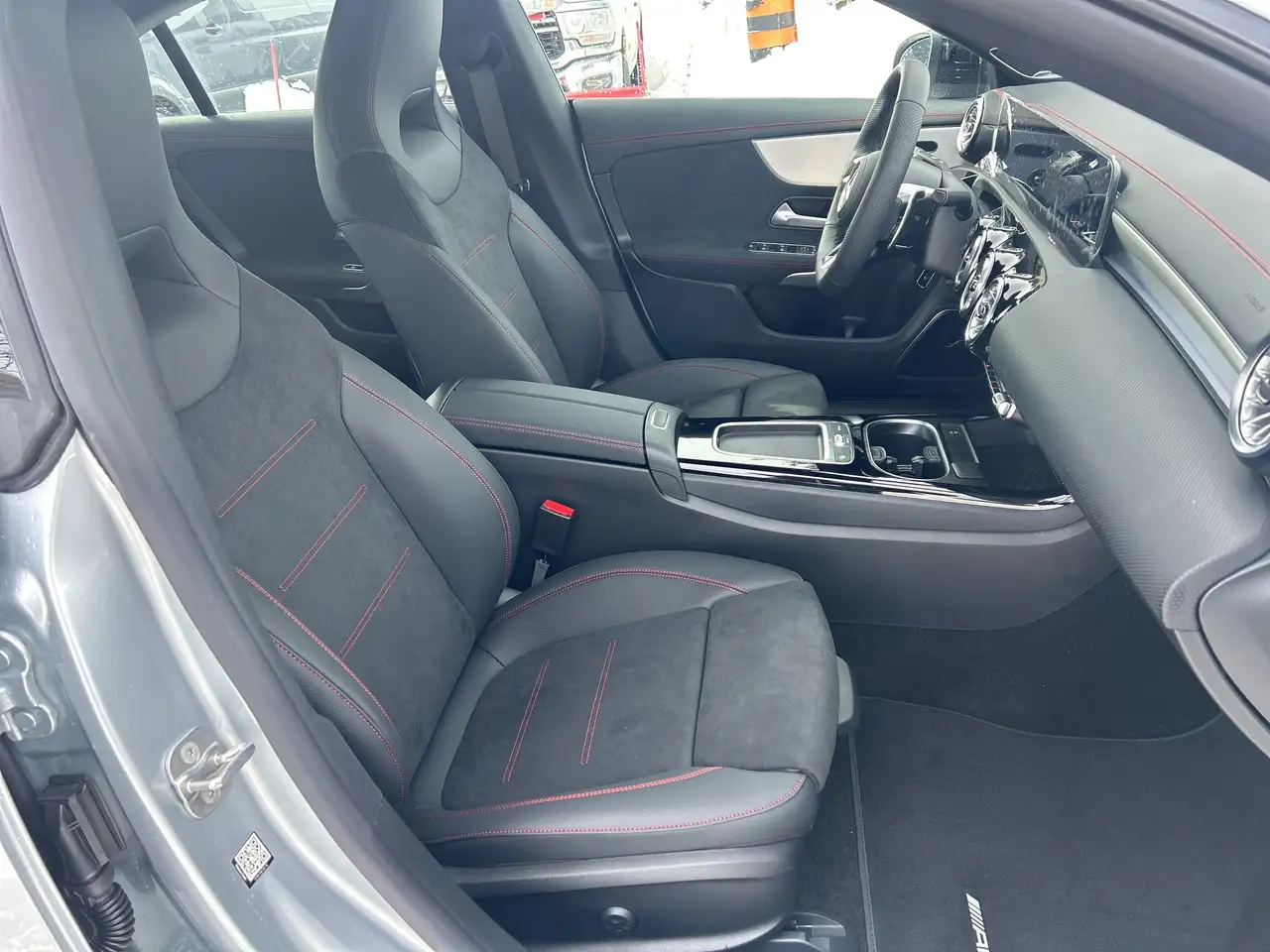 Mercedes-Benz CLA снимка Mercedes-Benz CLA
