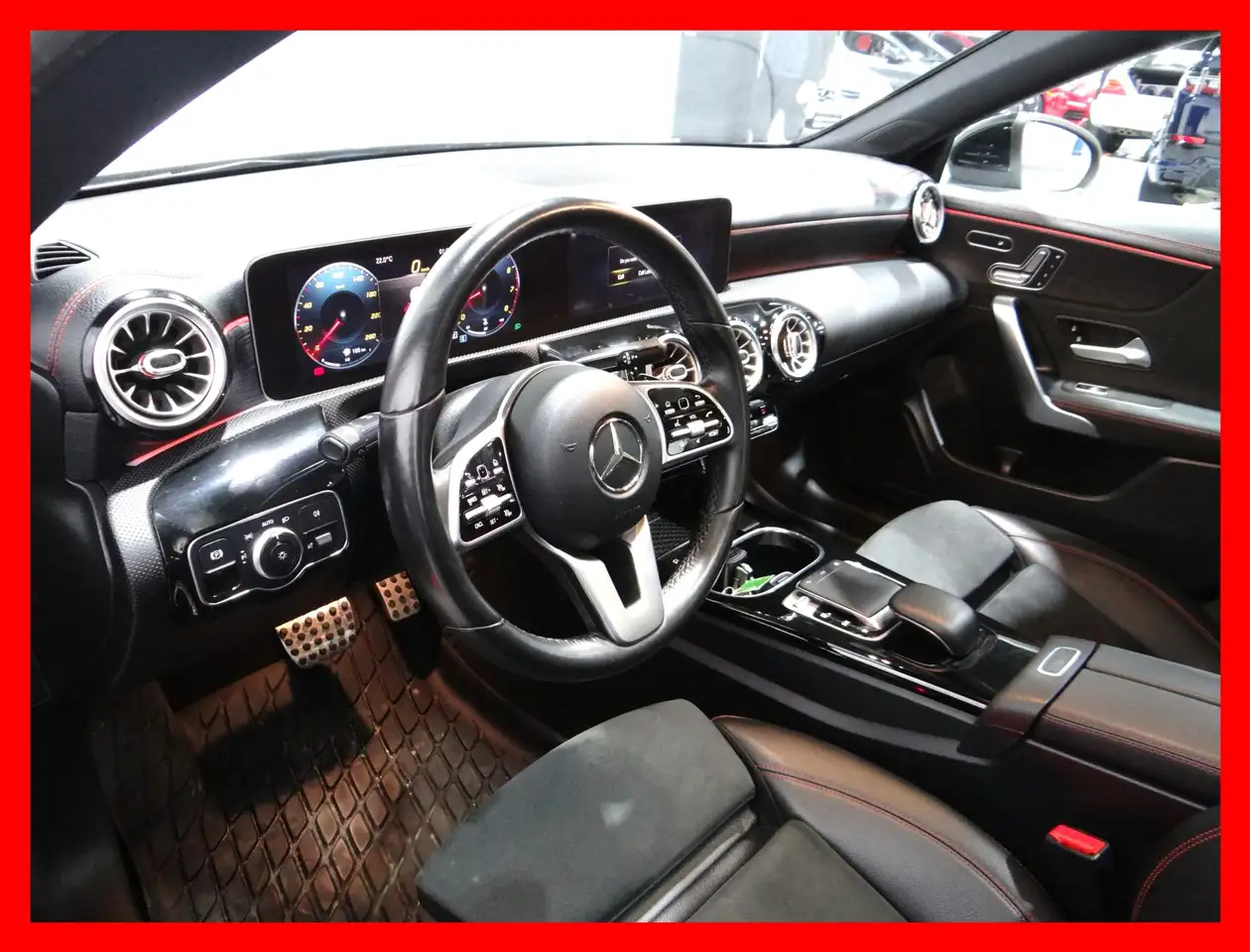 Mercedes-Benz CLA снимка Mercedes-Benz CLA